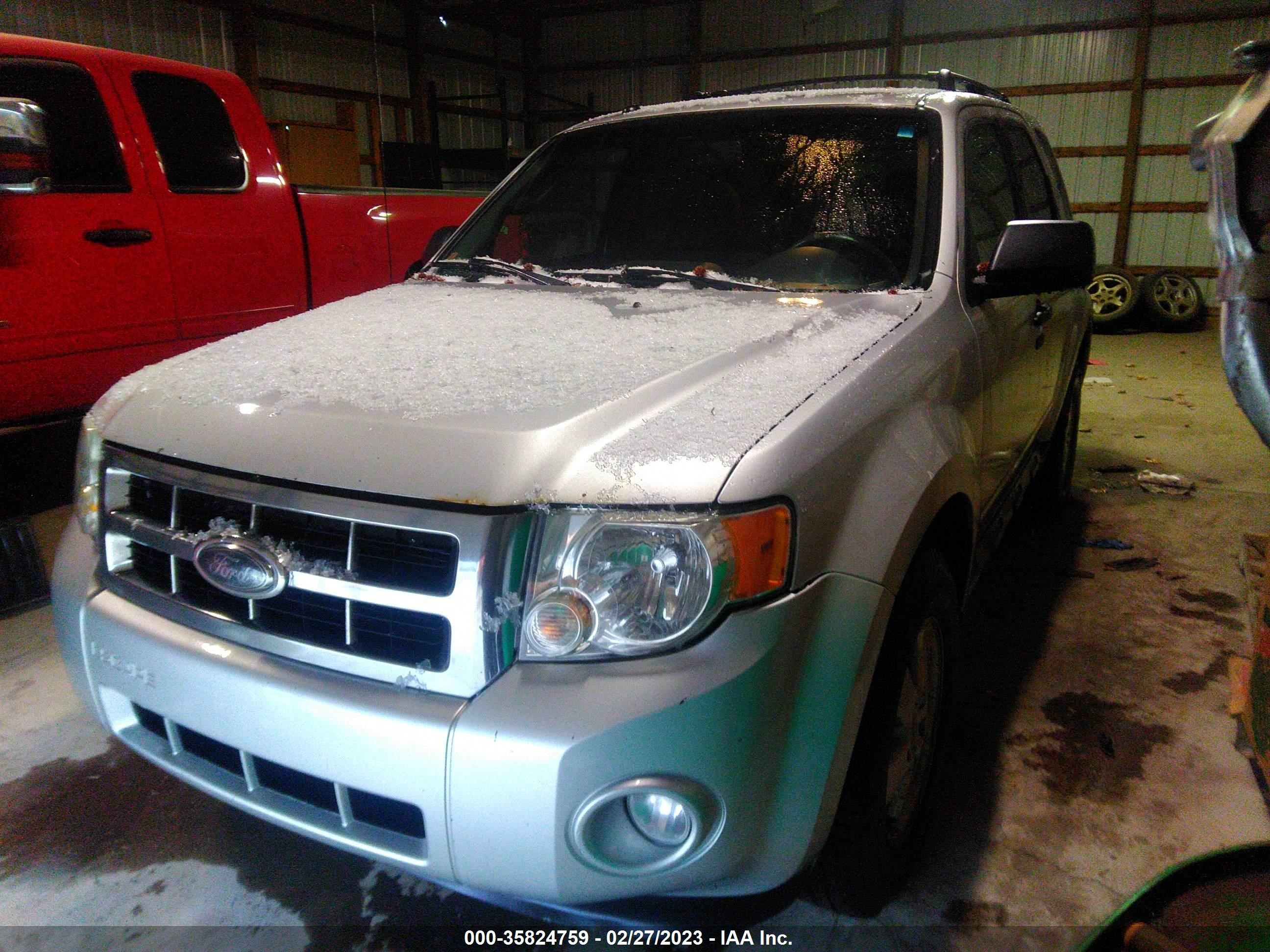 Photo 1 VIN: 1FMCU03729KC04631 - FORD ESCAPE 