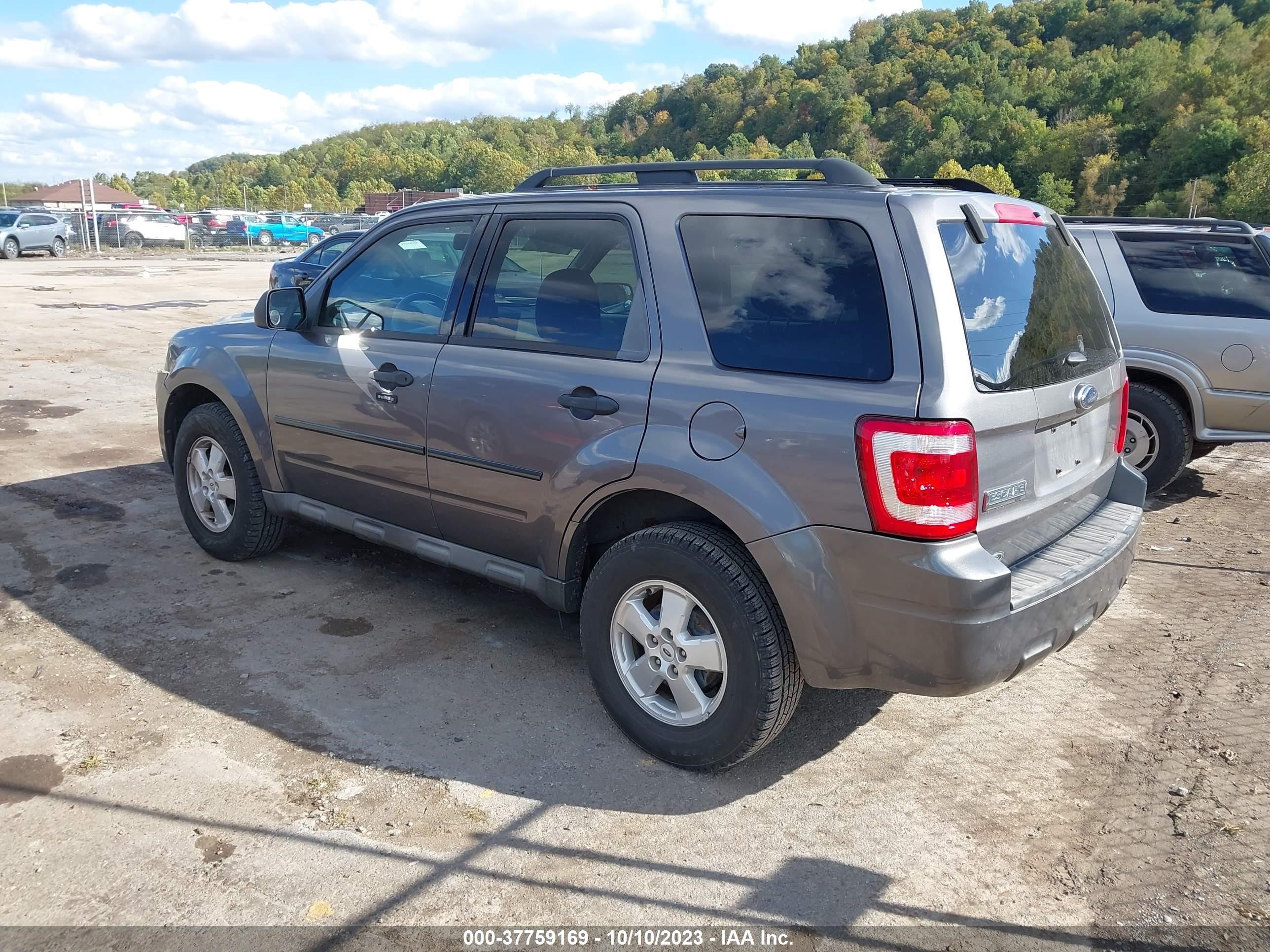 Photo 2 VIN: 1FMCU03769KA59528 - FORD ESCAPE 