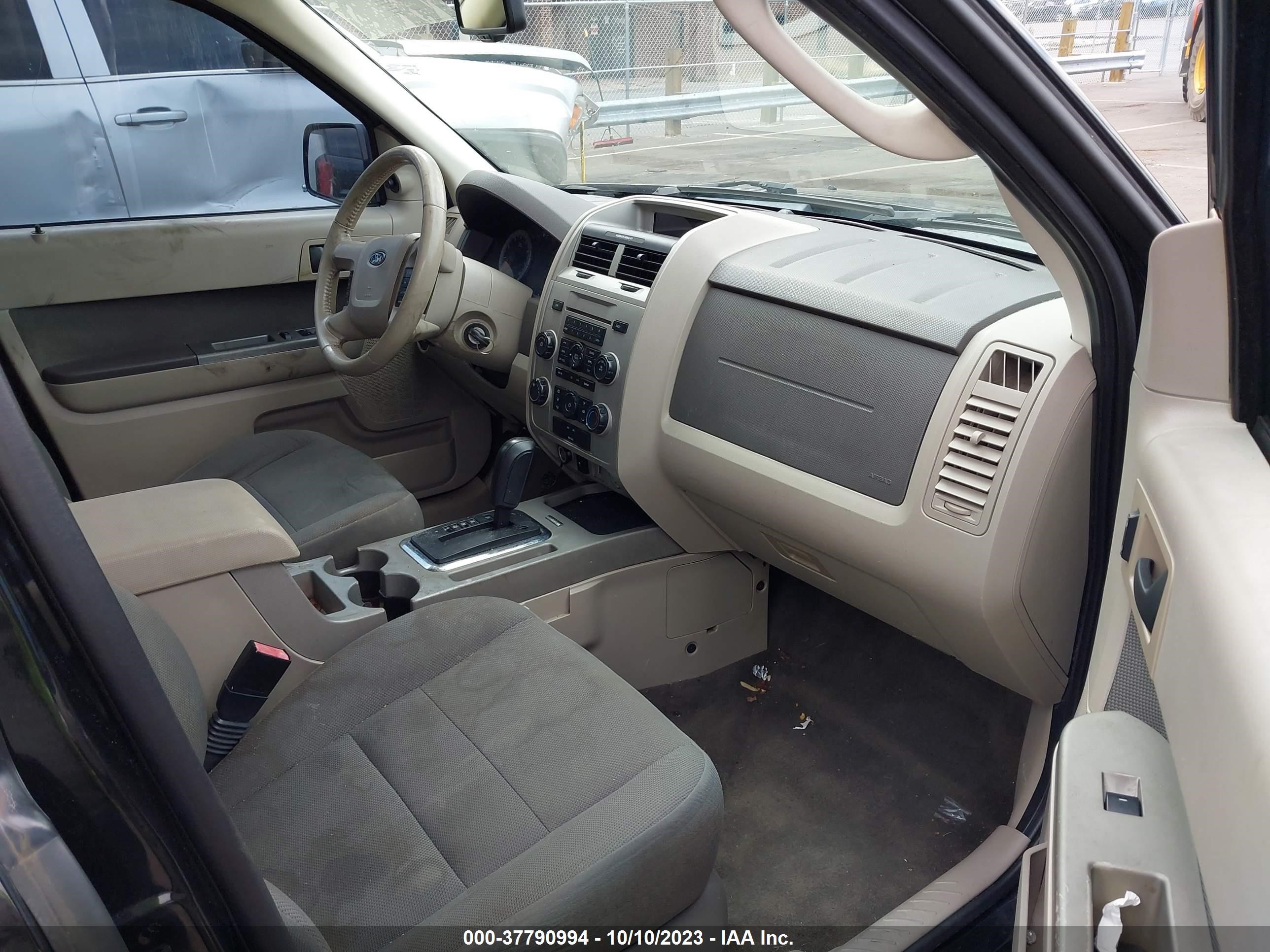 Photo 4 VIN: 1FMCU03G09KB78529 - FORD ESCAPE 