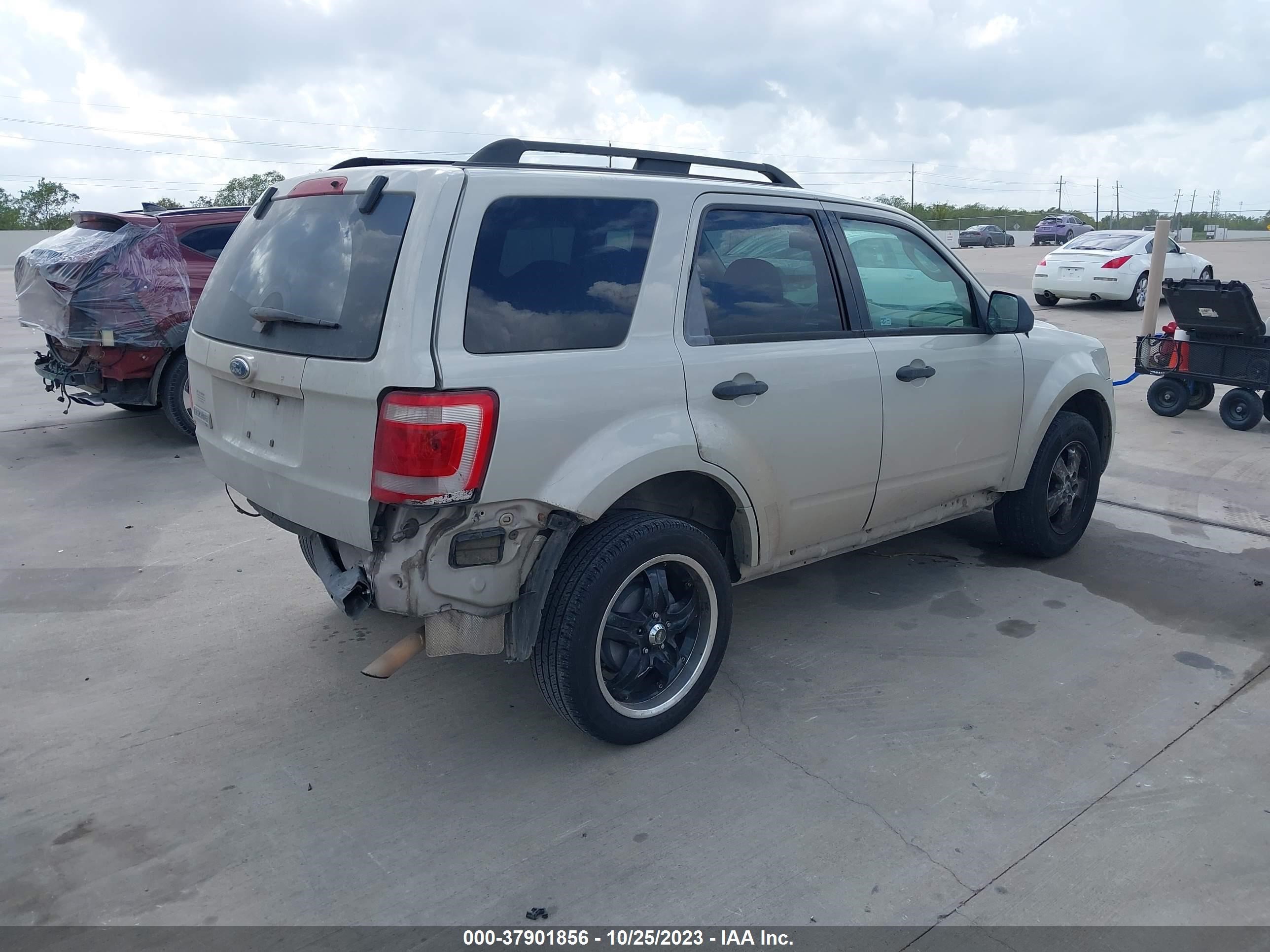 Photo 3 VIN: 1FMCU03G19KA34133 - FORD ESCAPE 