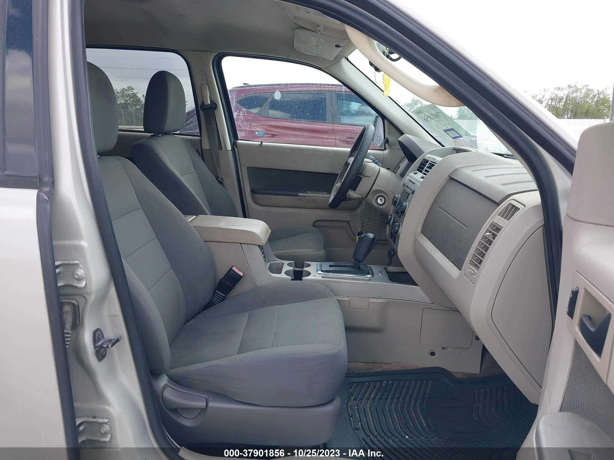 Photo 4 VIN: 1FMCU03G19KA34133 - FORD ESCAPE 