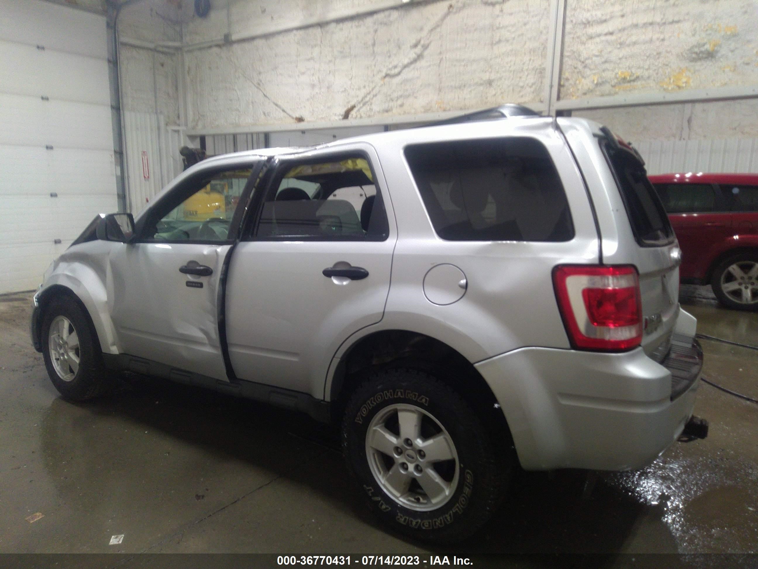 Photo 13 VIN: 1FMCU03G19KB88132 - FORD ESCAPE 