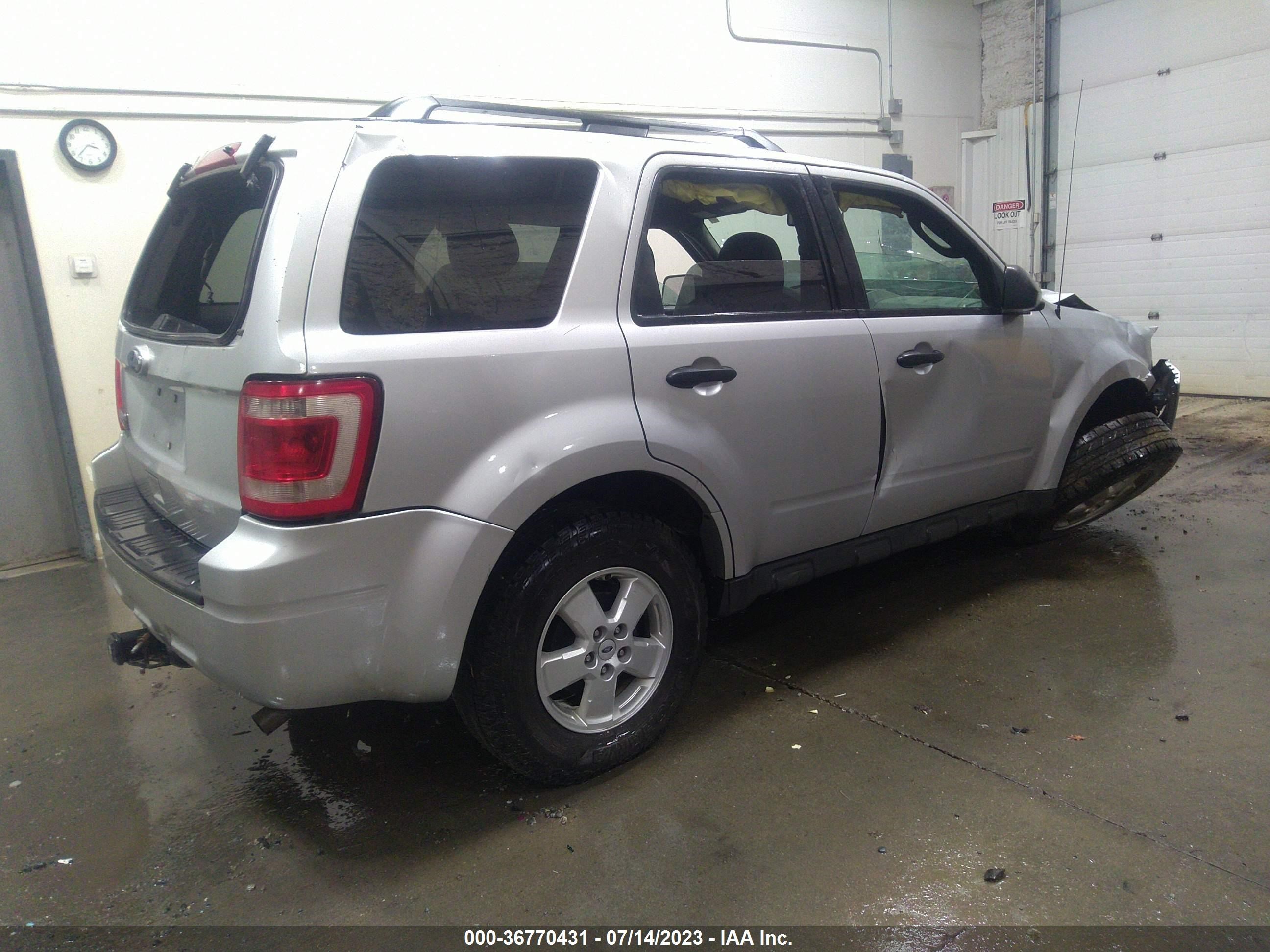 Photo 3 VIN: 1FMCU03G19KB88132 - FORD ESCAPE 