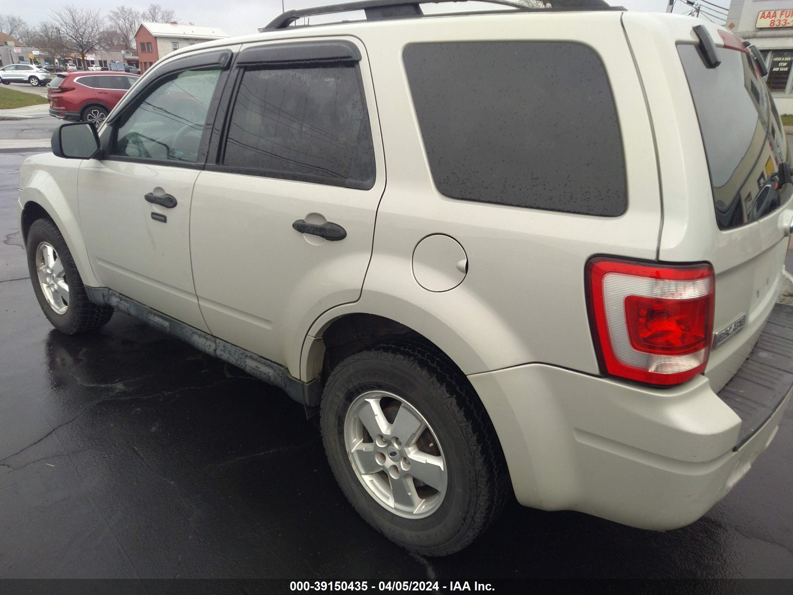 Photo 2 VIN: 1FMCU03G49KB20973 - FORD ESCAPE 