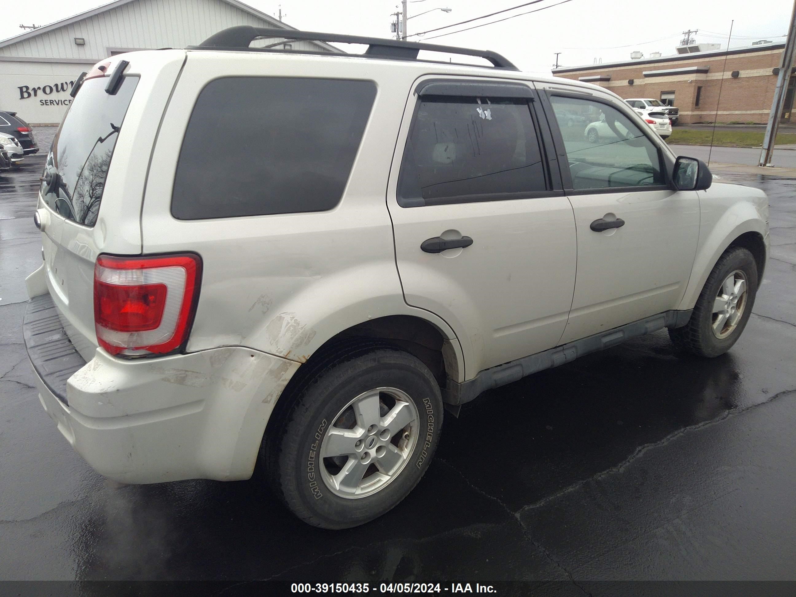 Photo 3 VIN: 1FMCU03G49KB20973 - FORD ESCAPE 