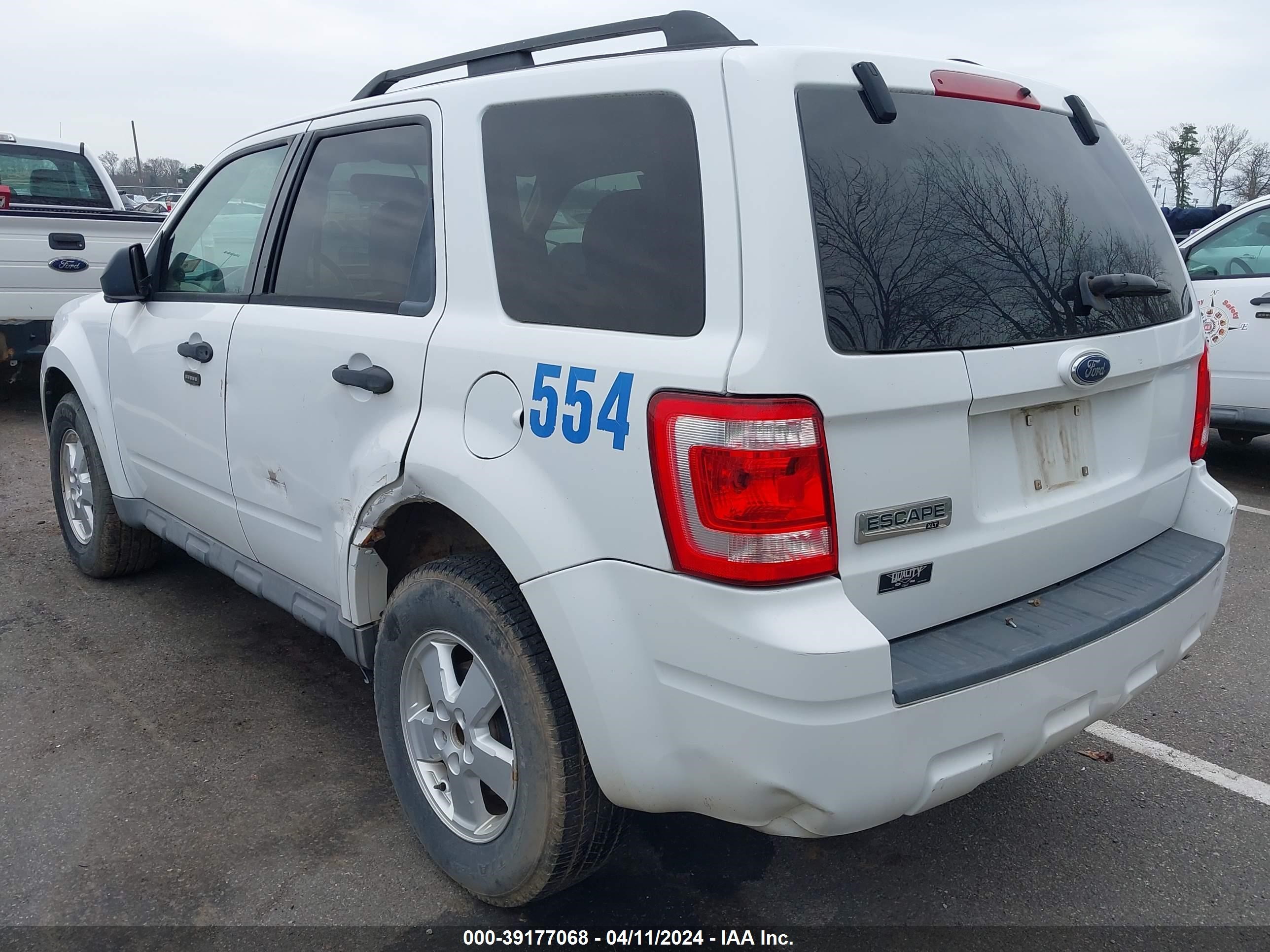 Photo 2 VIN: 1FMCU03G79KC27404 - FORD ESCAPE 