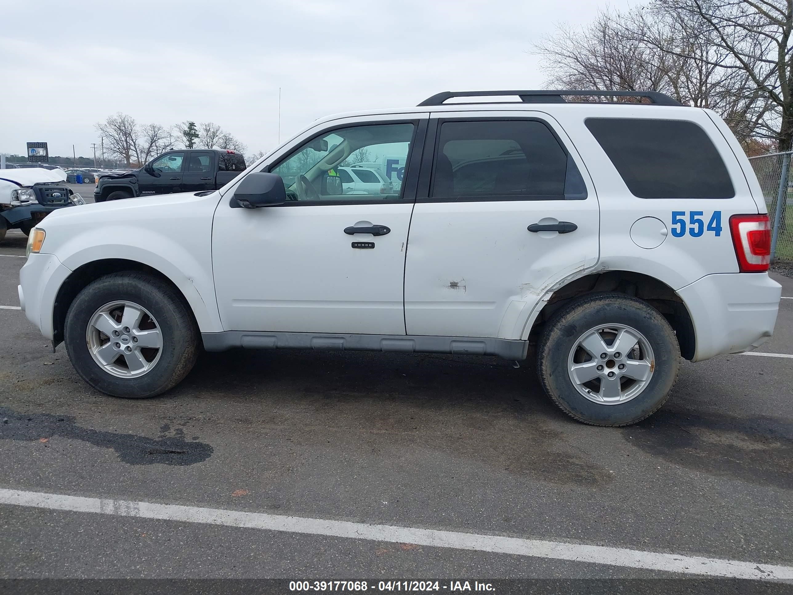 Photo 5 VIN: 1FMCU03G79KC27404 - FORD ESCAPE 