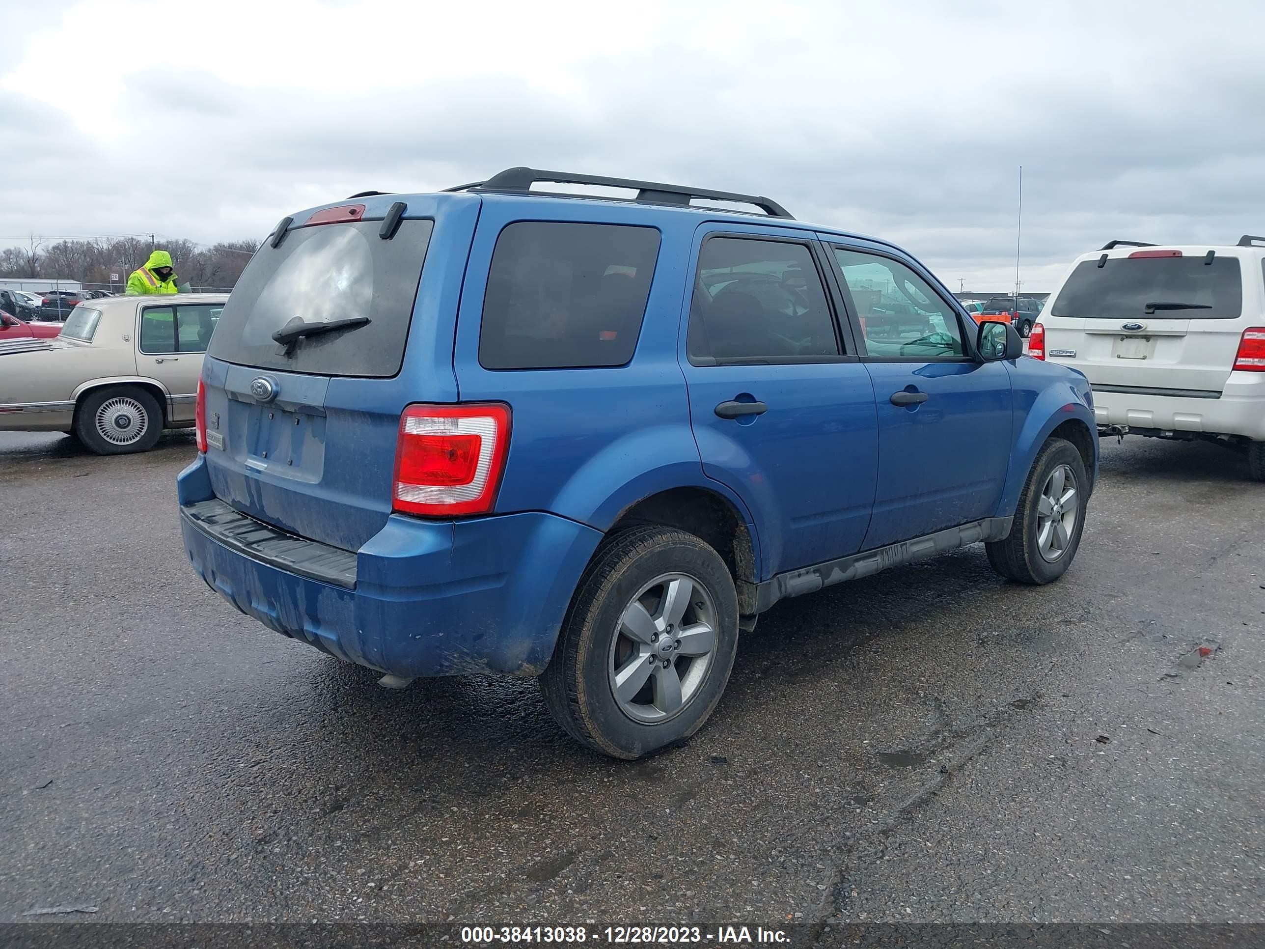 Photo 3 VIN: 1FMCU03G89KA59322 - FORD ESCAPE 