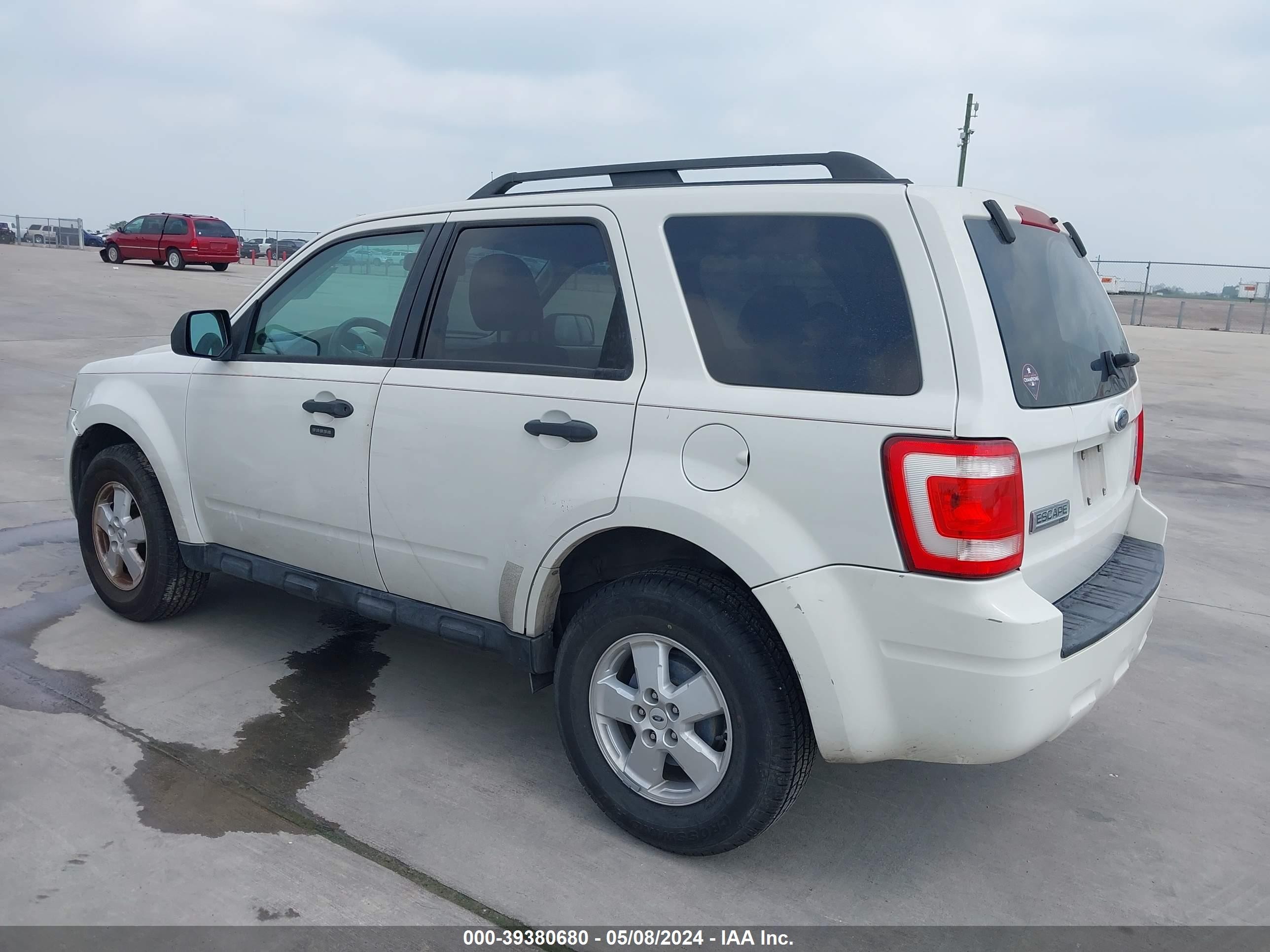 Photo 2 VIN: 1FMCU03G89KB80786 - FORD ESCAPE 