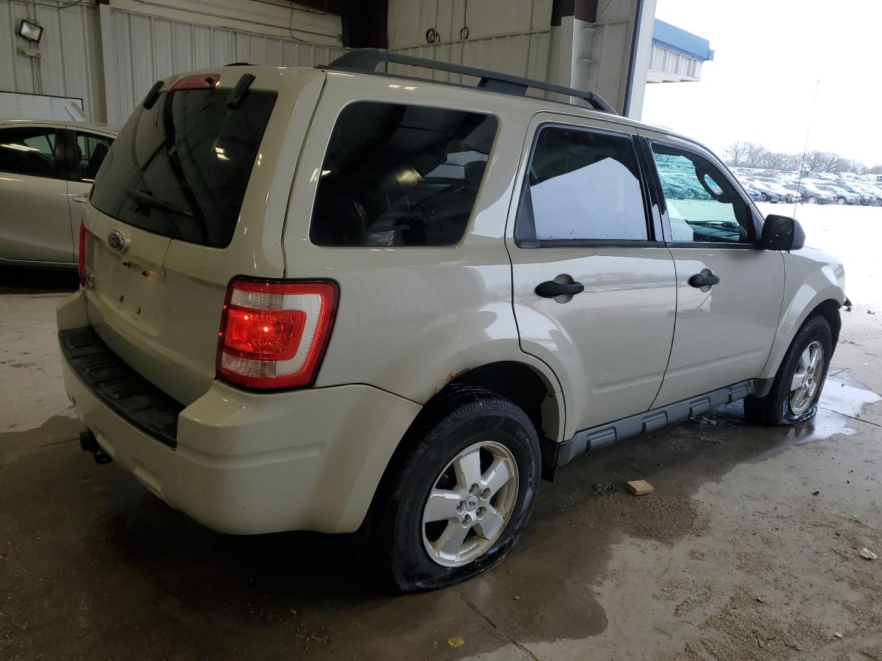 Photo 2 VIN: 1FMCU03G99KA50516 - FORD ESCAPE 