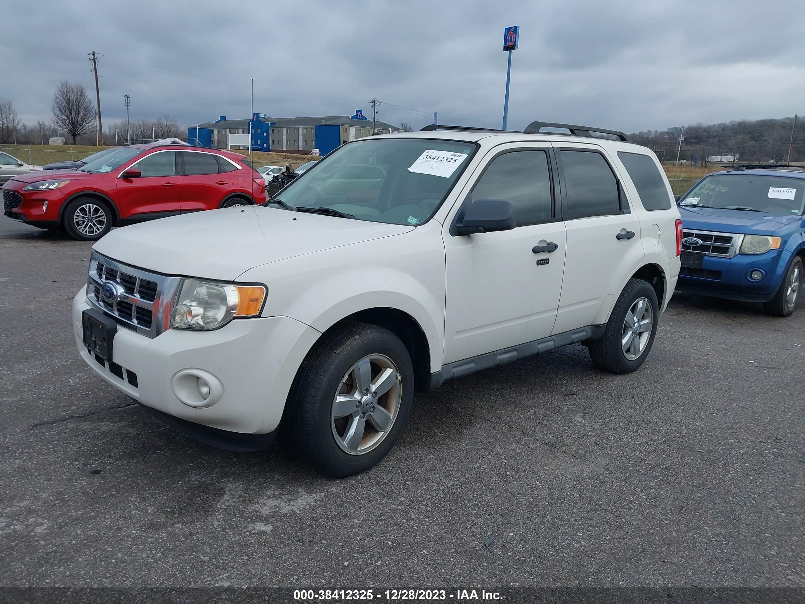 Photo 1 VIN: 1FMCU03GX9KD00782 - FORD ESCAPE 