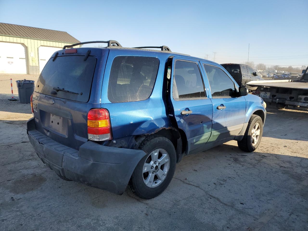 Photo 2 VIN: 1FMCU03Z47KA60207 - FORD ESCAPE 