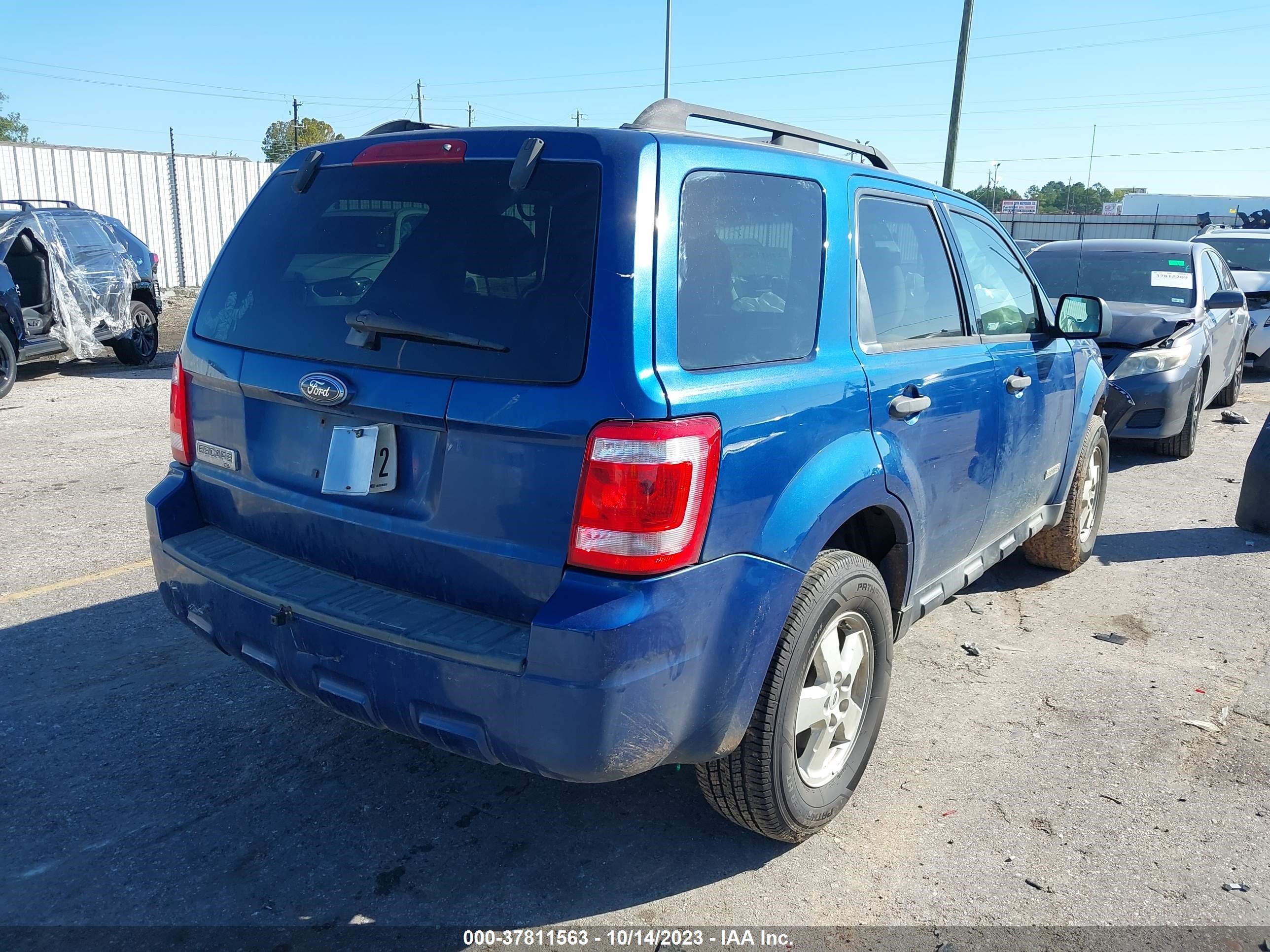 Photo 3 VIN: 1FMCU03Z98KE49636 - FORD ESCAPE 