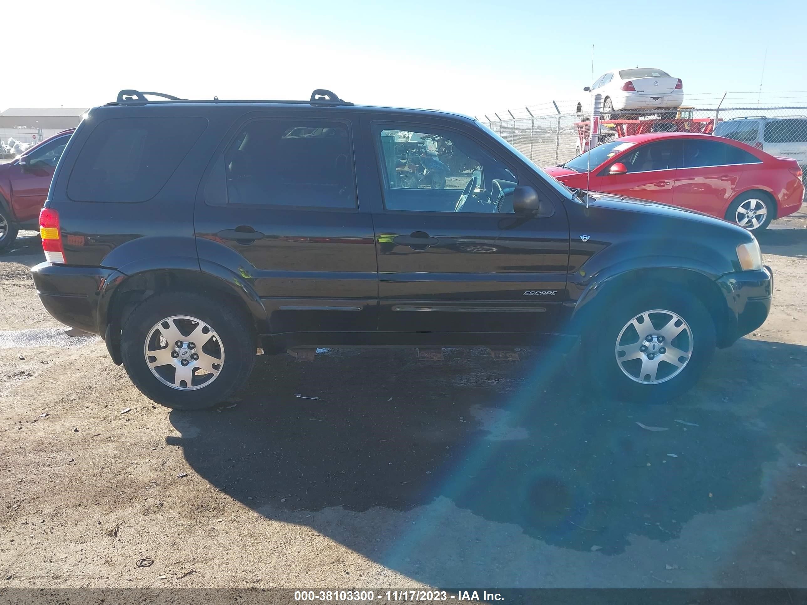 Photo 12 VIN: 1FMCU04122KC60522 - FORD ESCAPE 