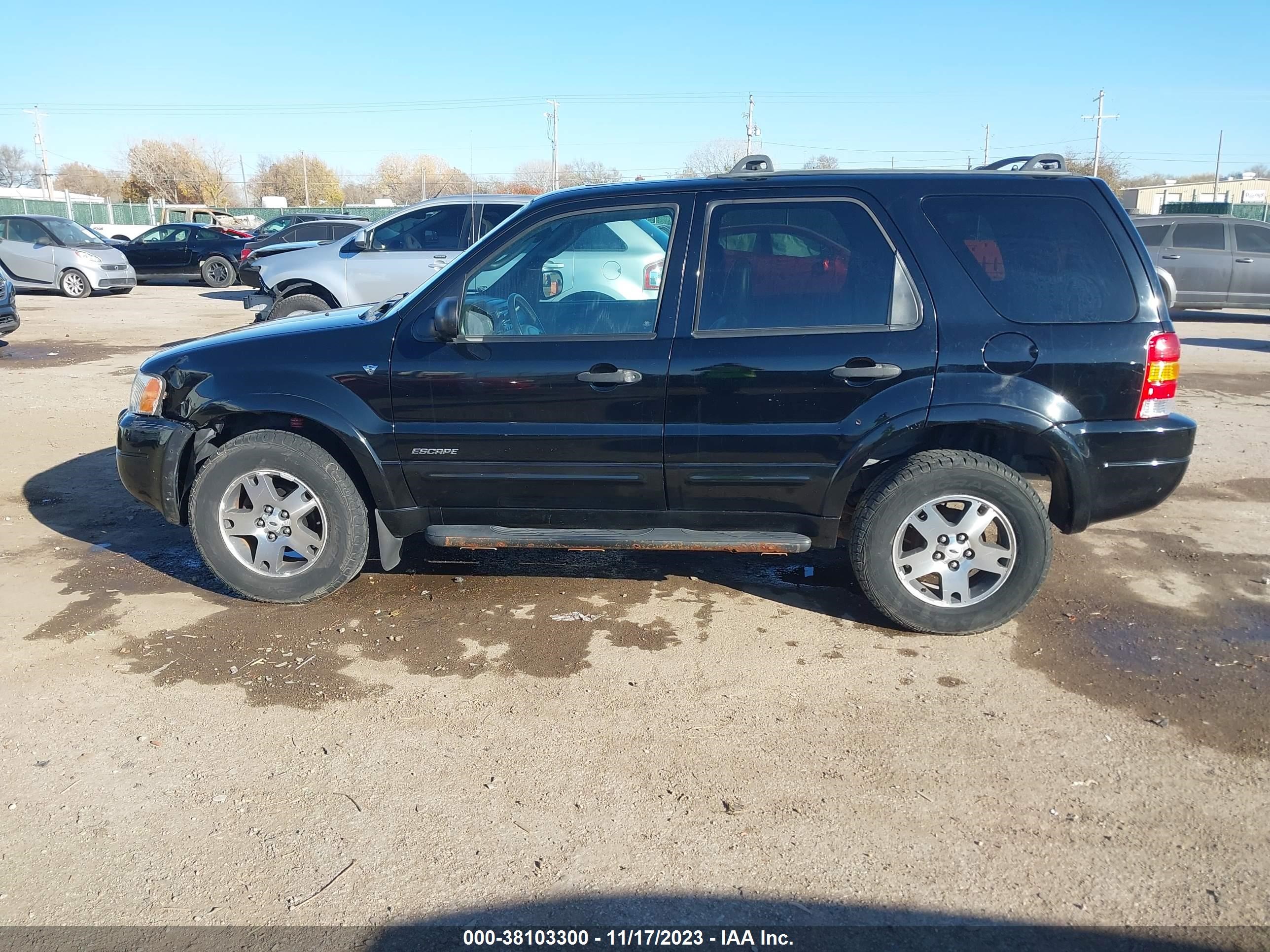 Photo 13 VIN: 1FMCU04122KC60522 - FORD ESCAPE 