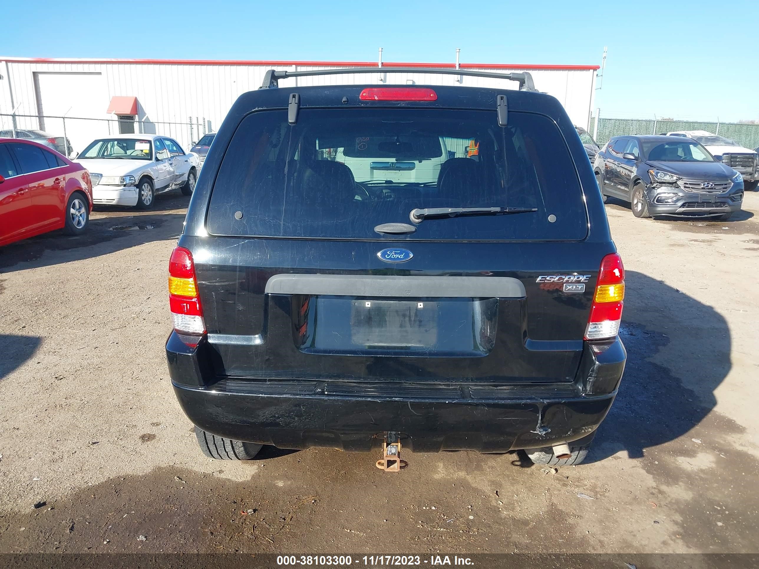 Photo 15 VIN: 1FMCU04122KC60522 - FORD ESCAPE 