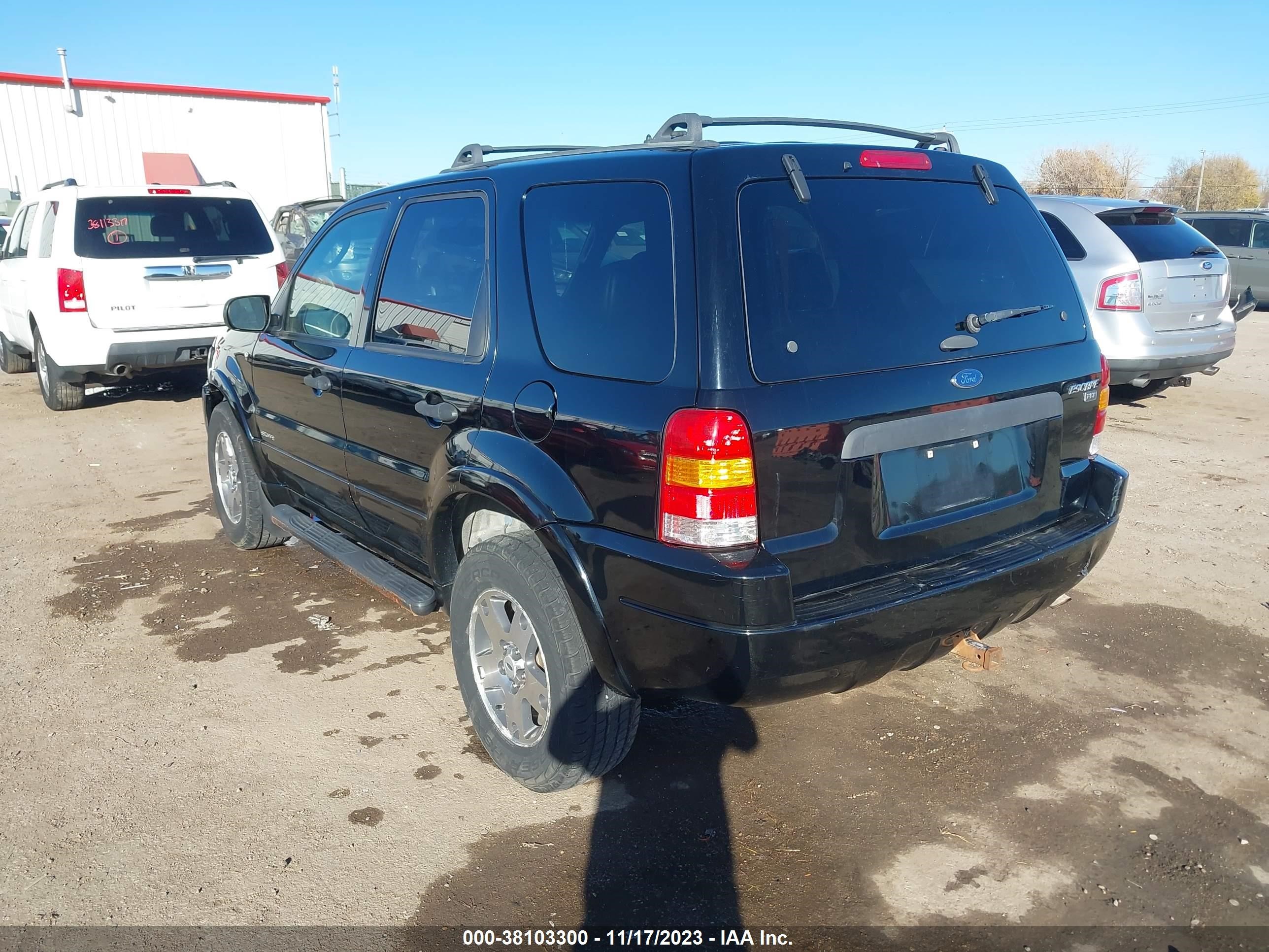 Photo 2 VIN: 1FMCU04122KC60522 - FORD ESCAPE 