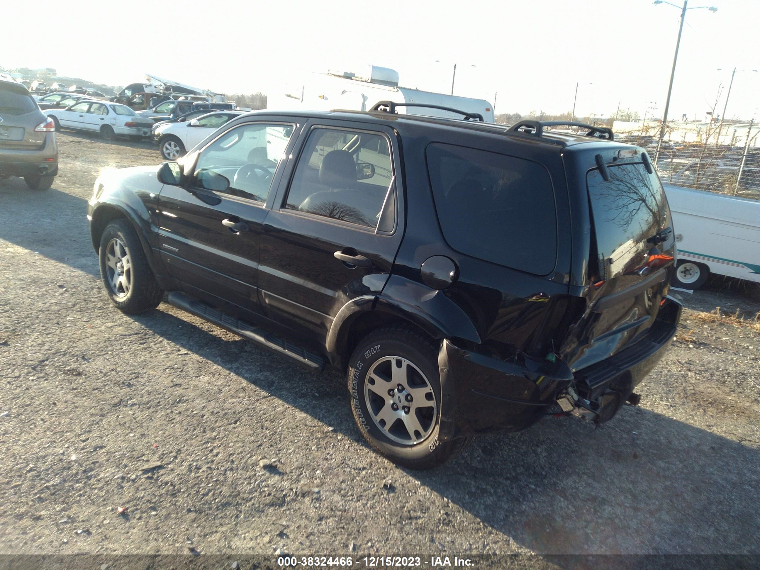 Photo 2 VIN: 1FMCU04122KD52634 - FORD ESCAPE 