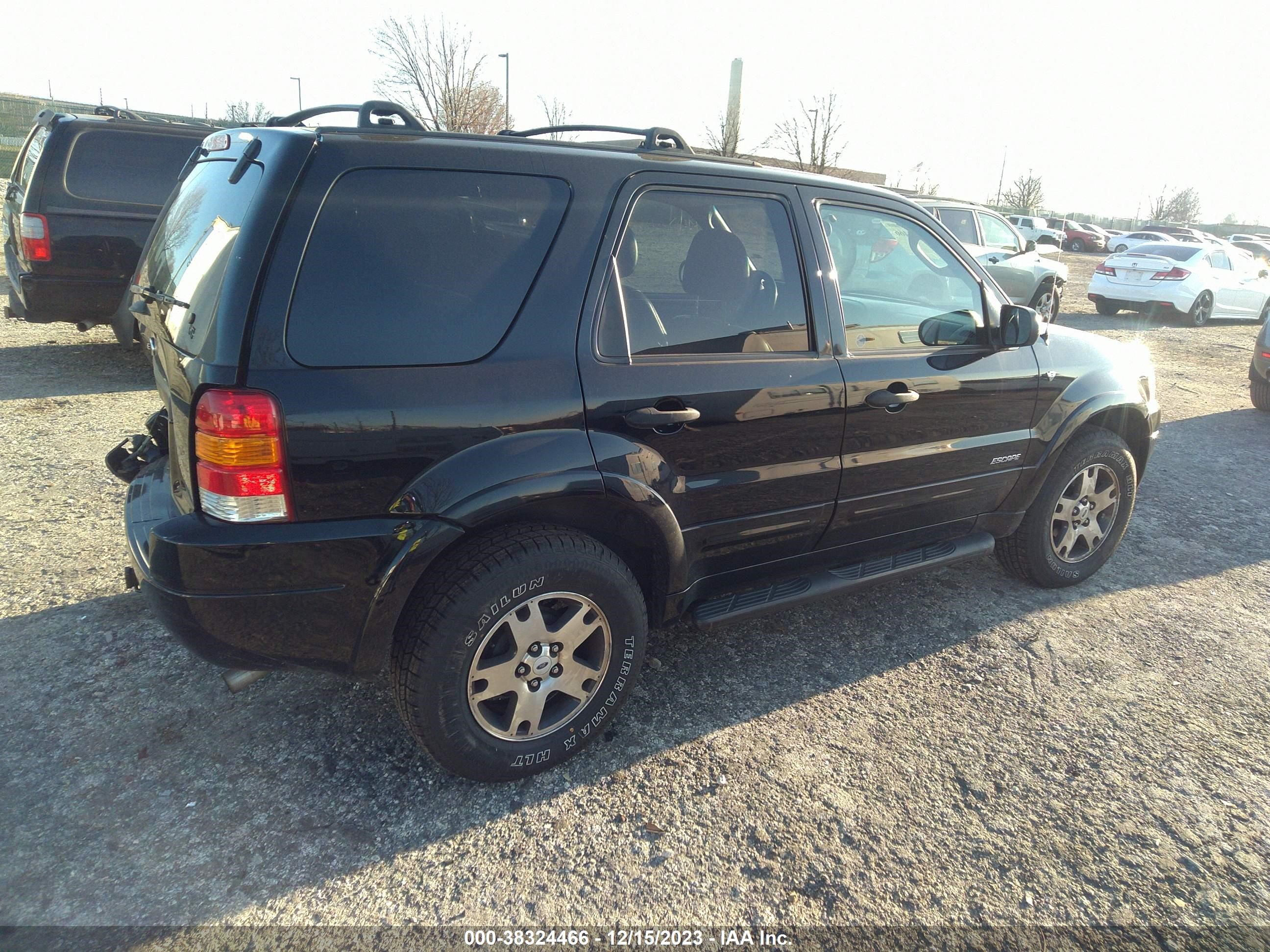 Photo 3 VIN: 1FMCU04122KD52634 - FORD ESCAPE 