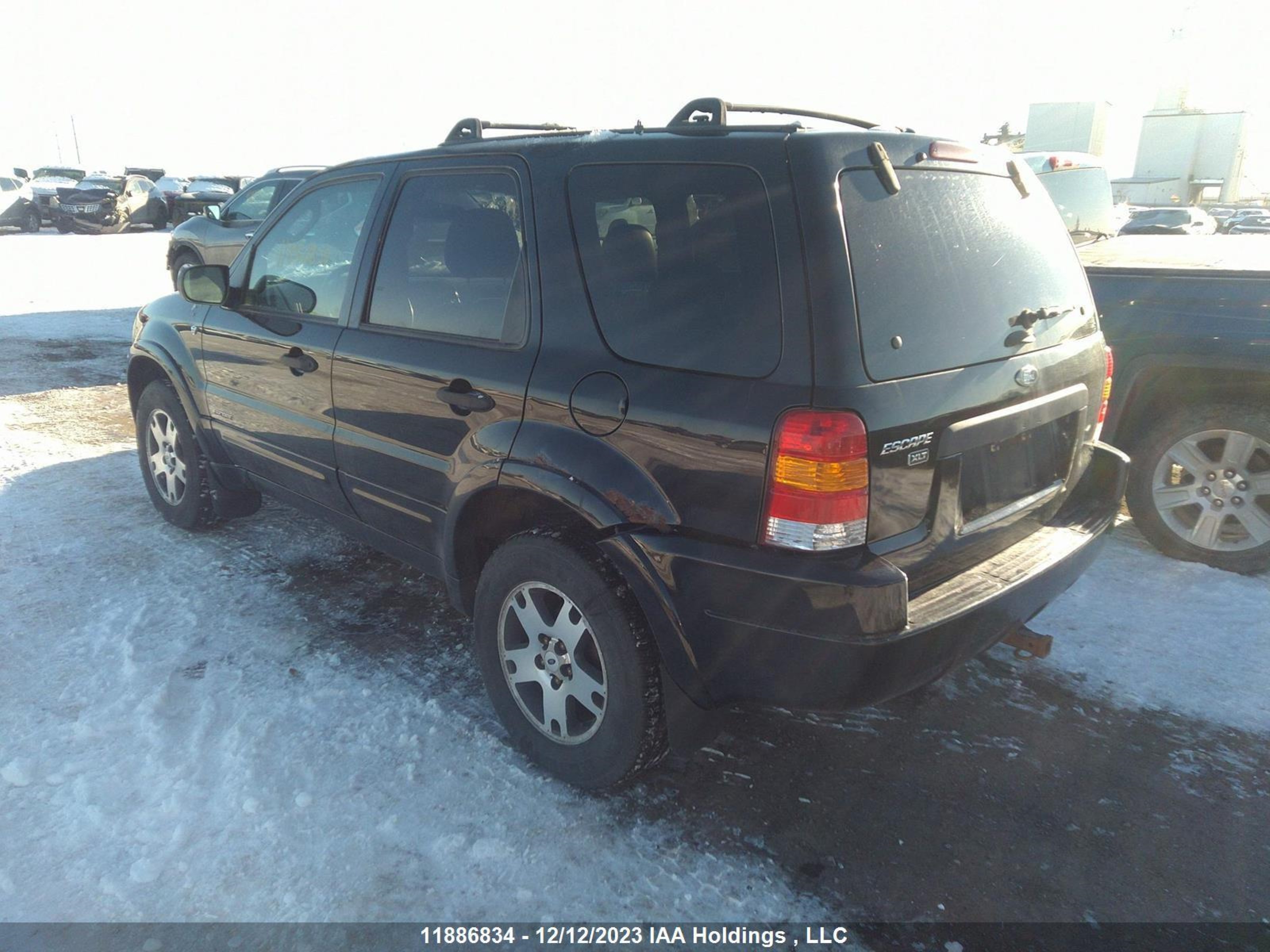 Photo 2 VIN: 1FMCU04132KC94551 - FORD ESCAPE 