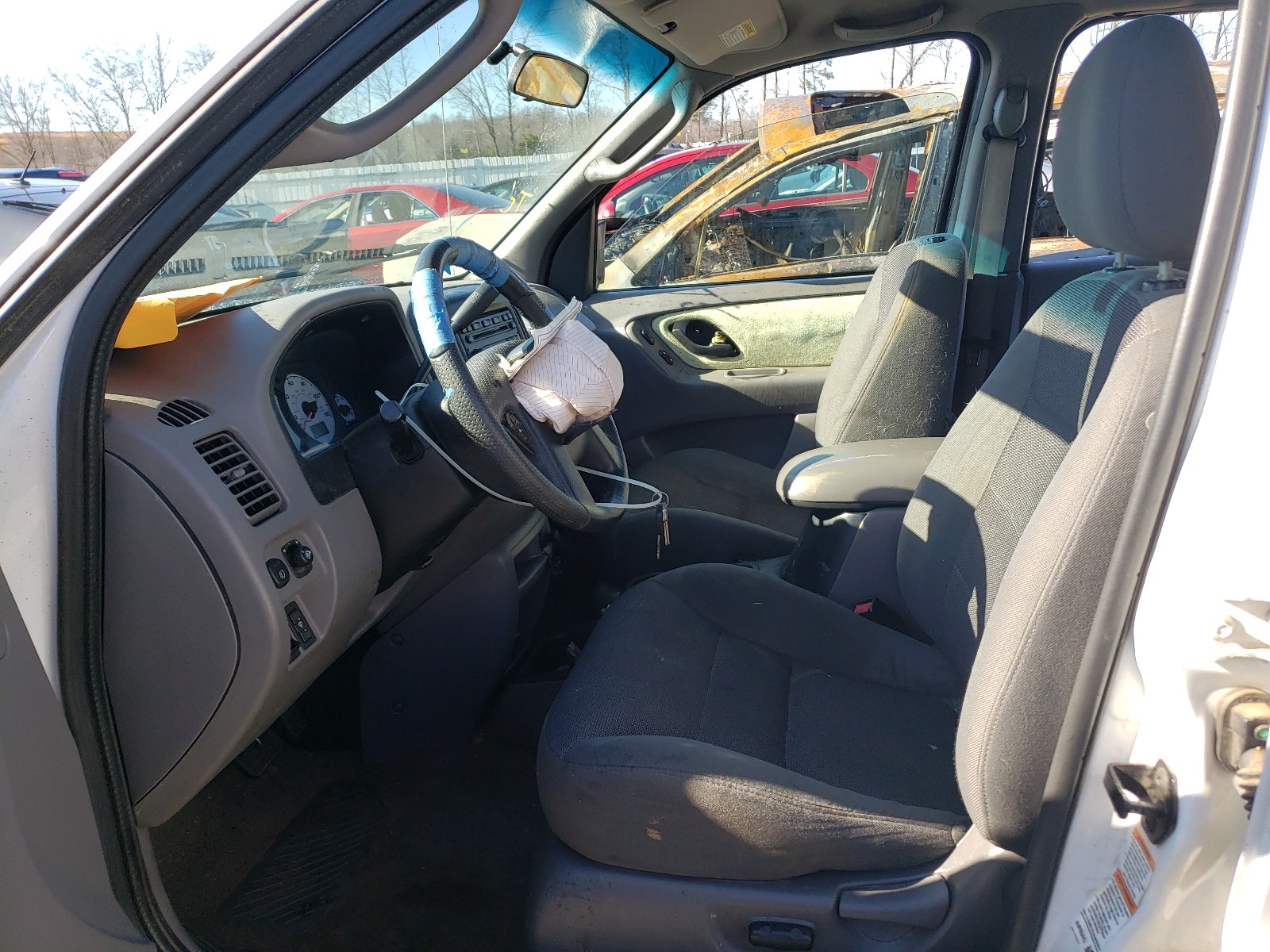 Photo 4 VIN: 1FMCU04152KB30959 - FORD ESCAPE XLT 