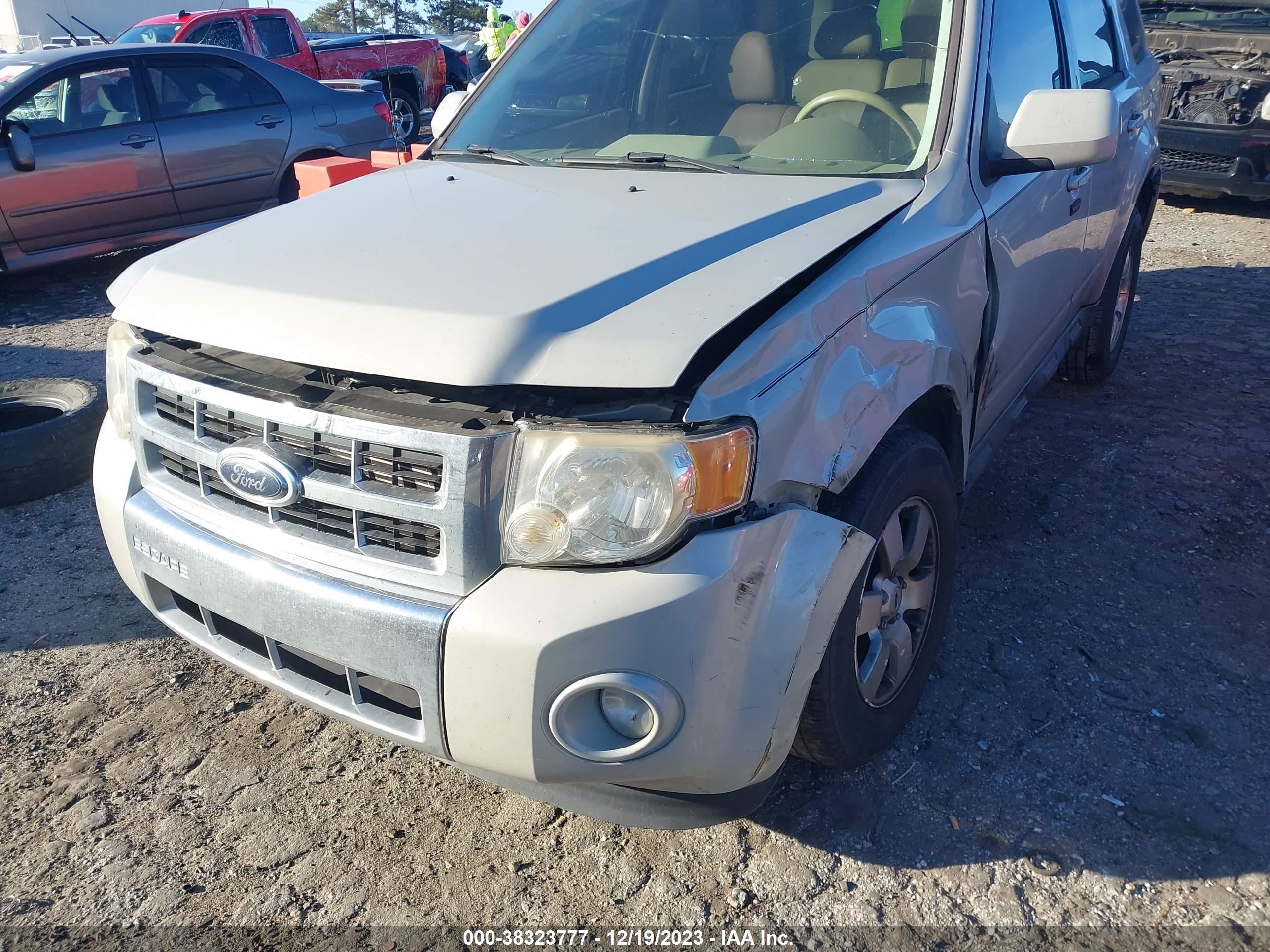 Photo 5 VIN: 1FMCU04G39KA63843 - FORD ESCAPE 