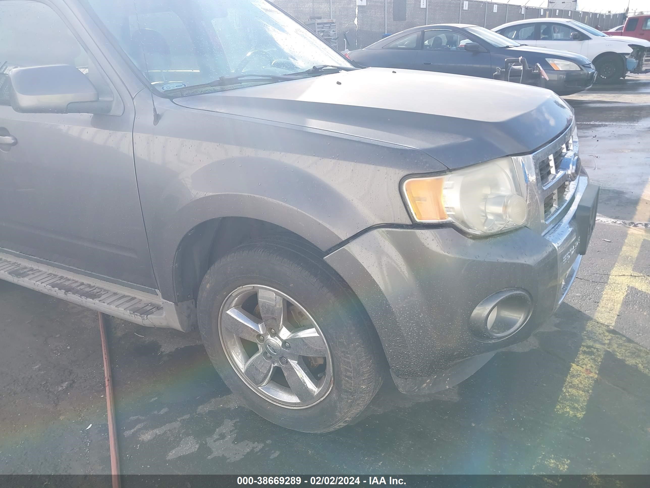 Photo 11 VIN: 1FMCU04G49KD13929 - FORD ESCAPE 