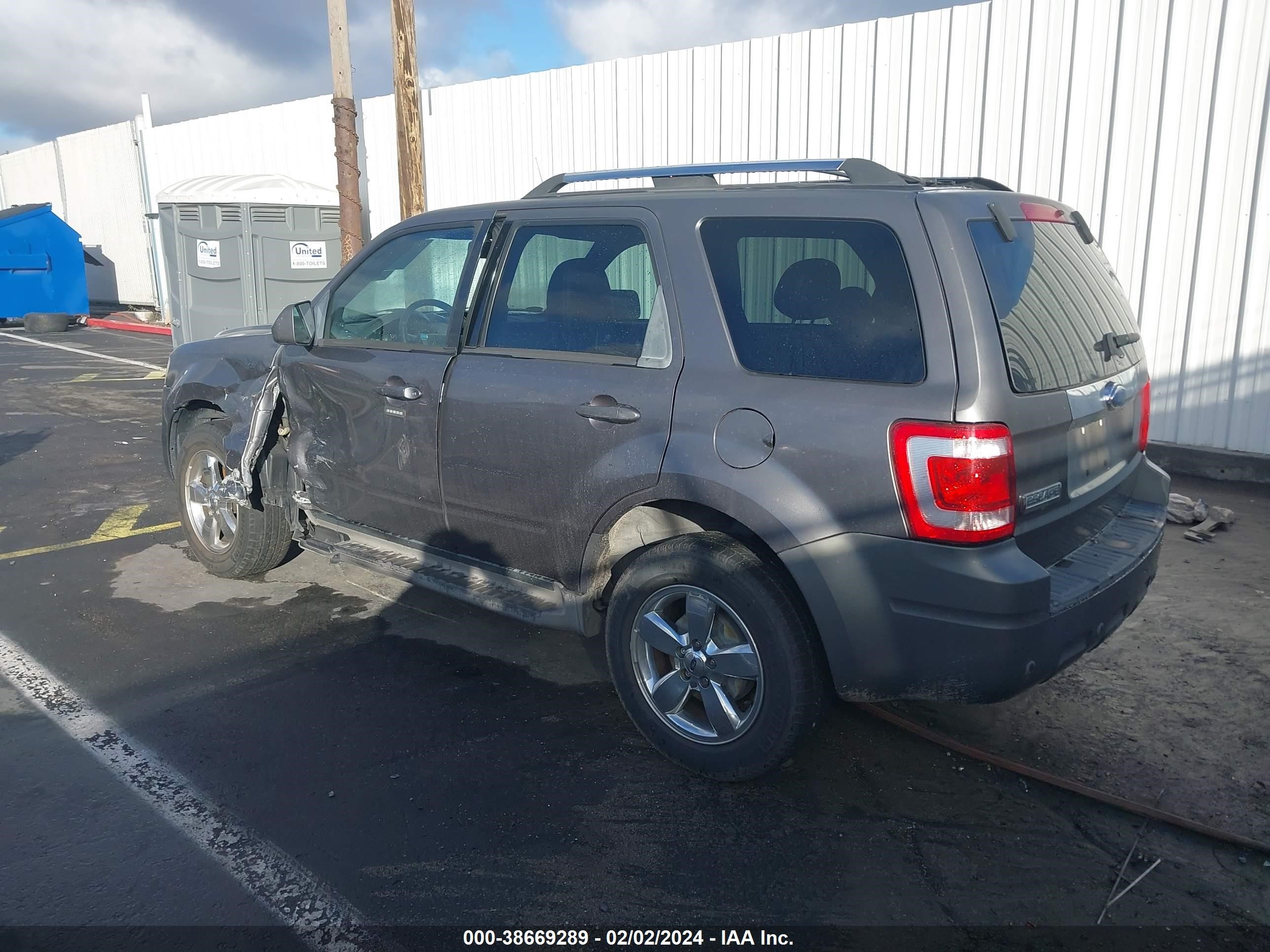 Photo 2 VIN: 1FMCU04G49KD13929 - FORD ESCAPE 