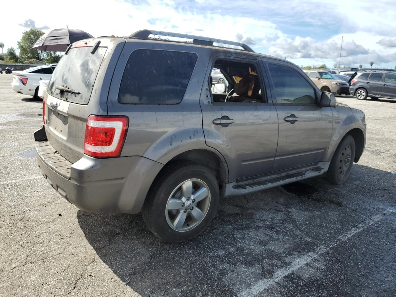 Photo 2 VIN: 1FMCU04GX9KA50751 - FORD ESCAPE 