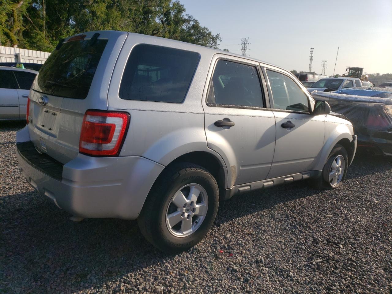 Photo 2 VIN: 1FMCU0C70CKA88143 - FORD ESCAPE 