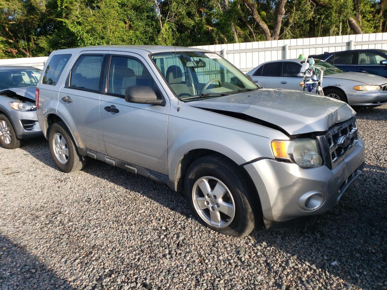 Photo 3 VIN: 1FMCU0C70CKA88143 - FORD ESCAPE 