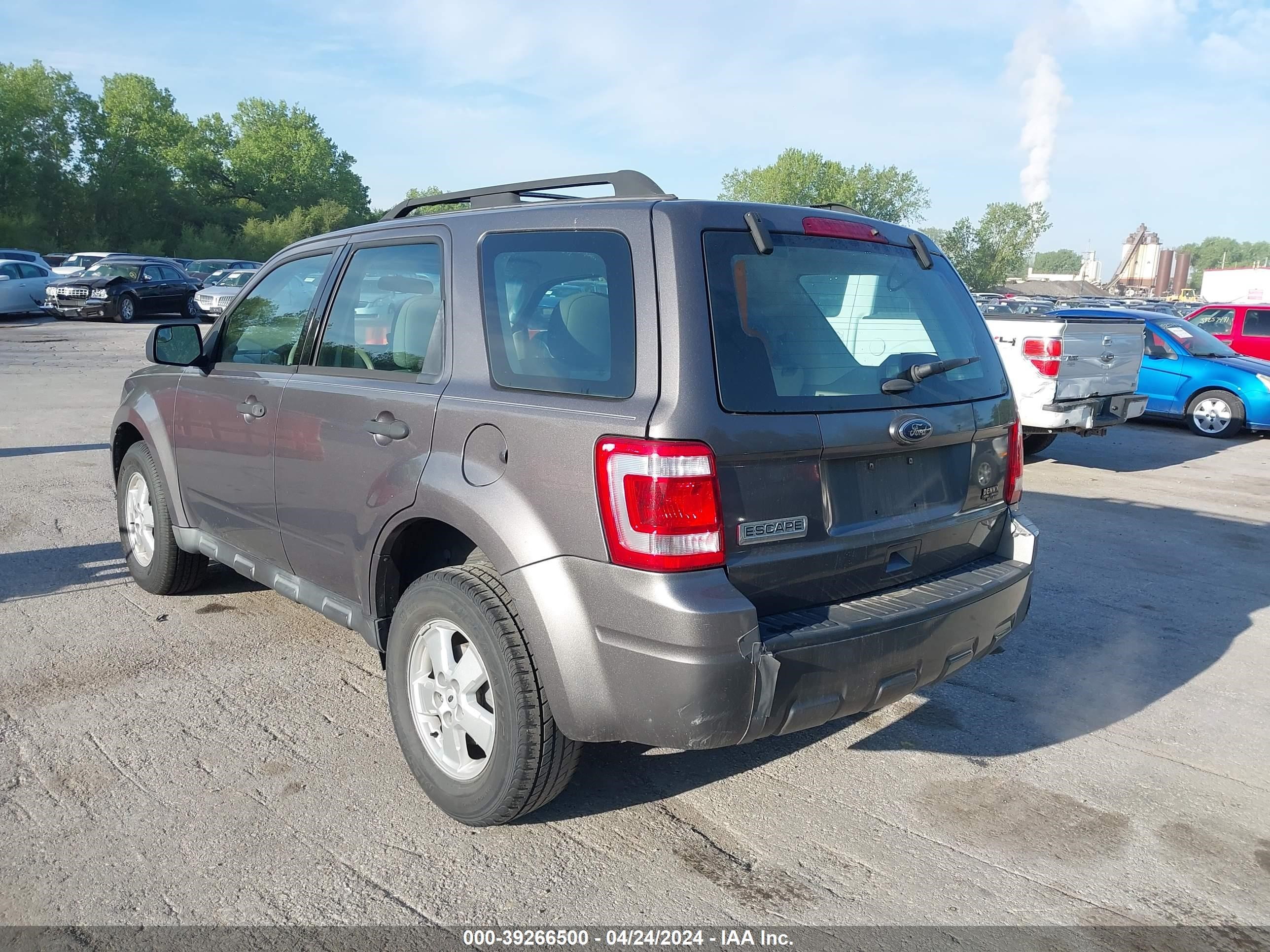 Photo 2 VIN: 1FMCU0C71BKC52286 - FORD ESCAPE 