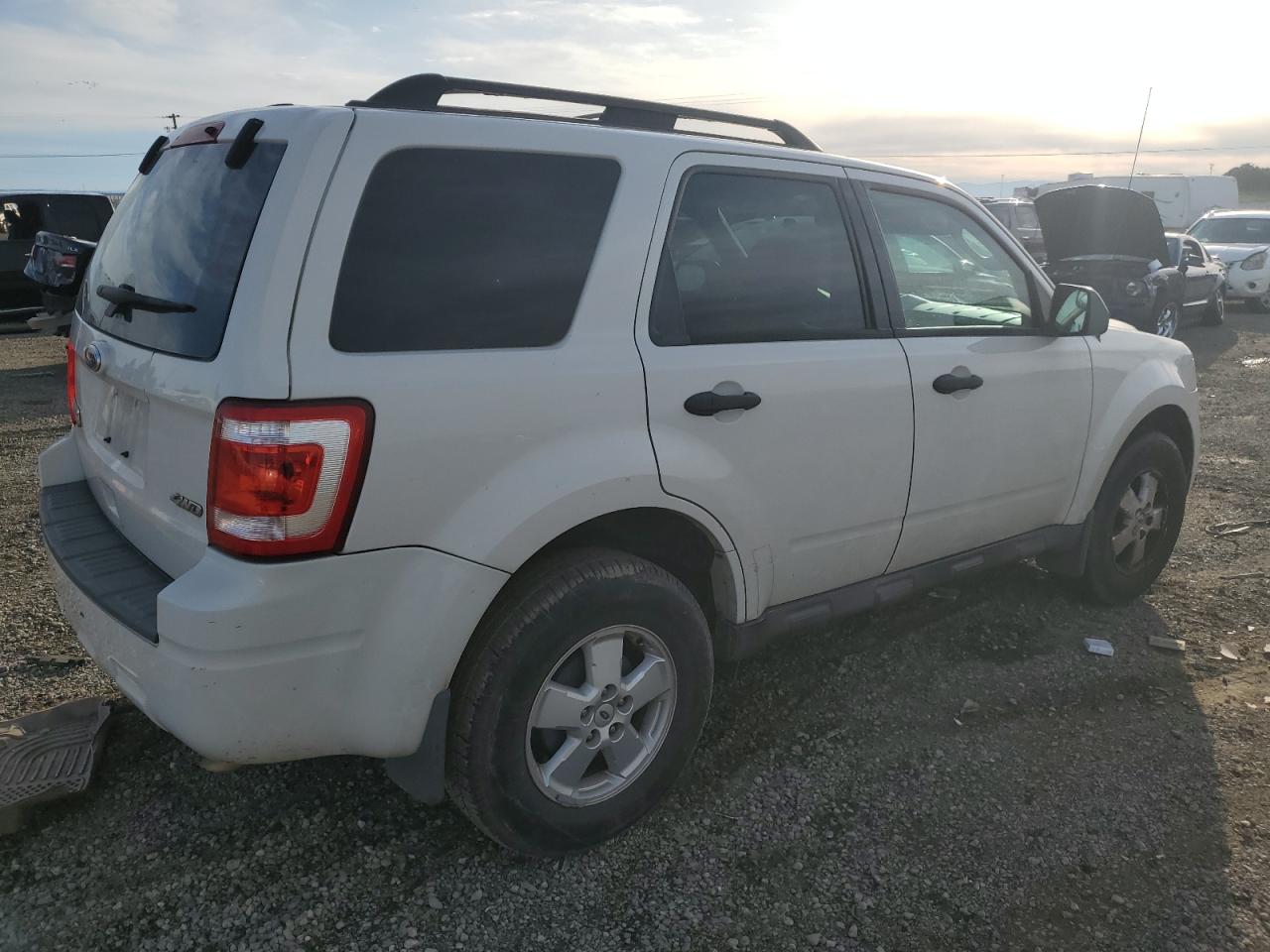 Photo 2 VIN: 1FMCU0C73AKB78853 - FORD ESCAPE 