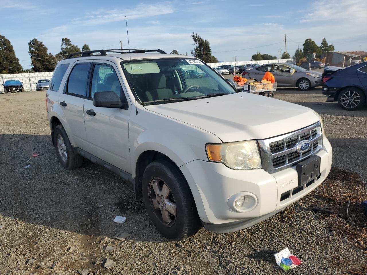 Photo 3 VIN: 1FMCU0C73AKB78853 - FORD ESCAPE 