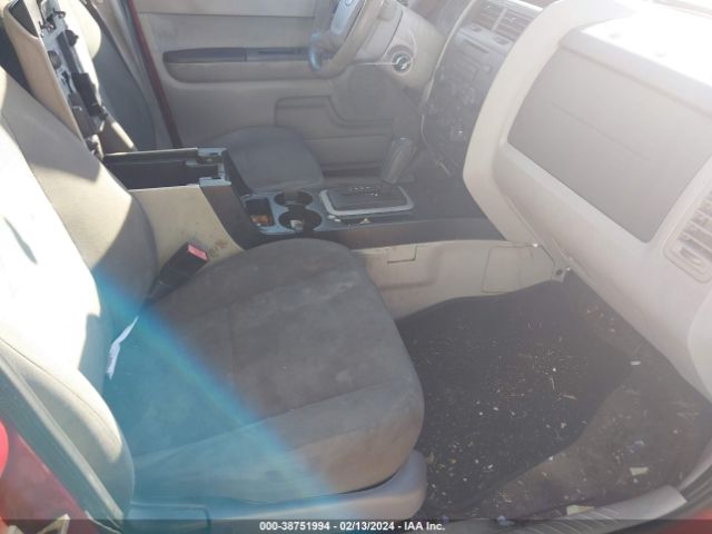 Photo 4 VIN: 1FMCU0C73AKC88902 - FORD ESCAPE 