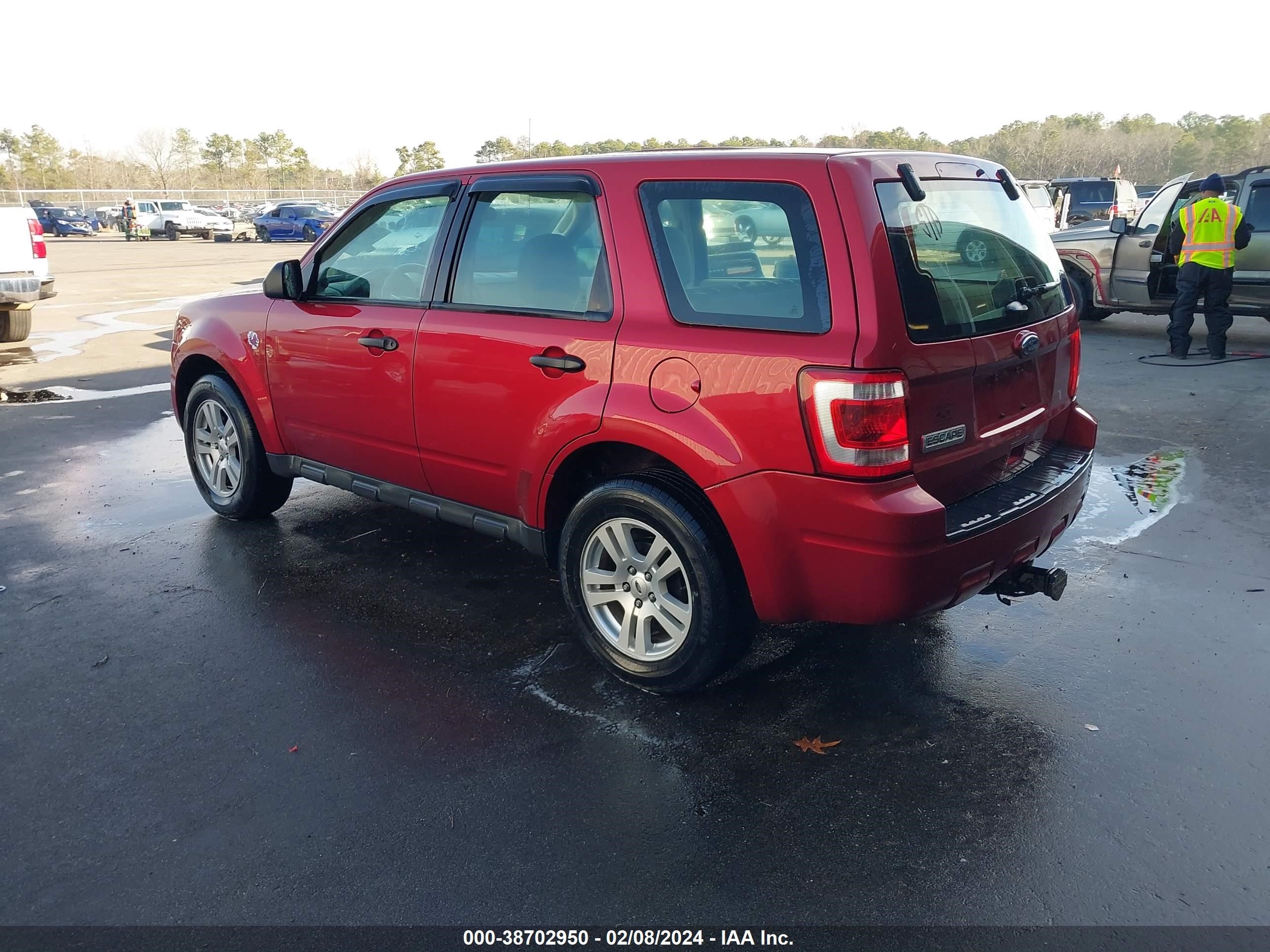 Photo 2 VIN: 1FMCU0C73CKB75213 - FORD ESCAPE 