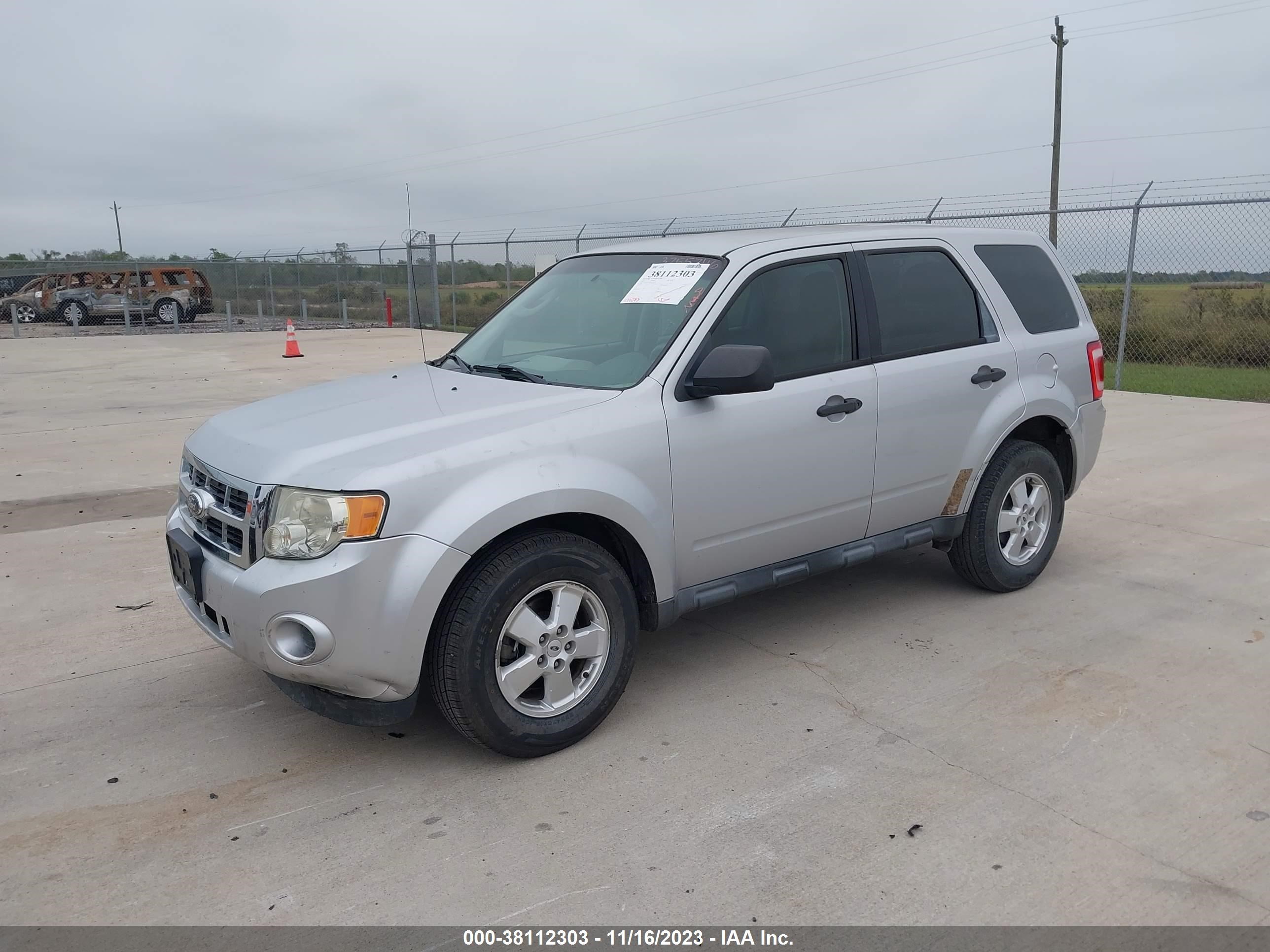 Photo 1 VIN: 1FMCU0C74CKA14336 - FORD ESCAPE 