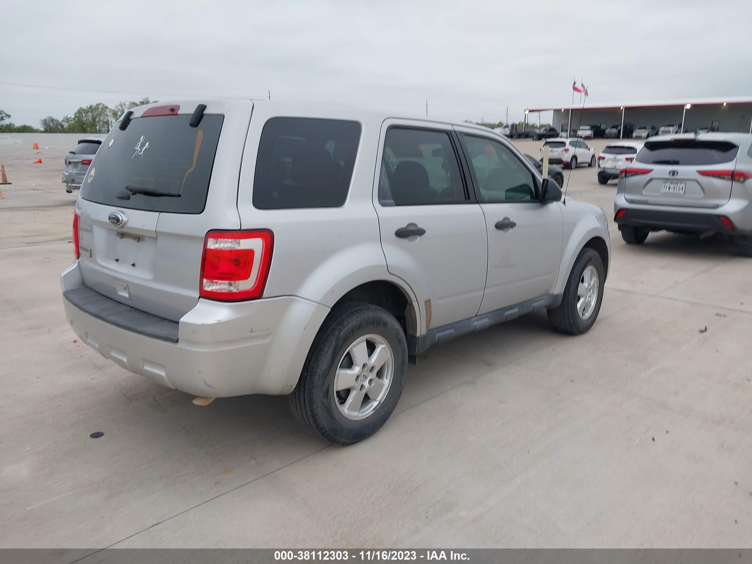 Photo 3 VIN: 1FMCU0C74CKA14336 - FORD ESCAPE 