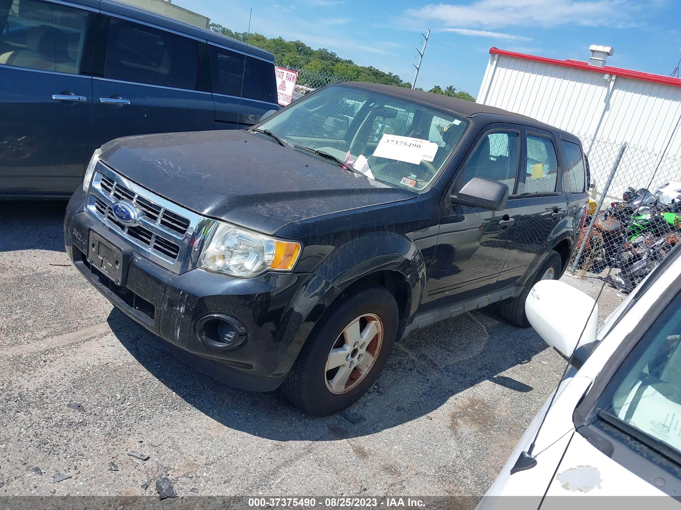 Photo 1 VIN: 1FMCU0C78AKB34573 - FORD ESCAPE 