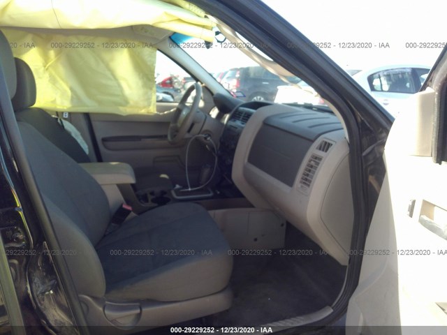 Photo 4 VIN: 1FMCU0C79AKB31682 - FORD ESCAPE 