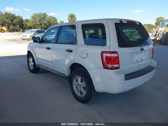 Photo 2 VIN: 1FMCU0C79BKA09339 - FORD ESCAPE 