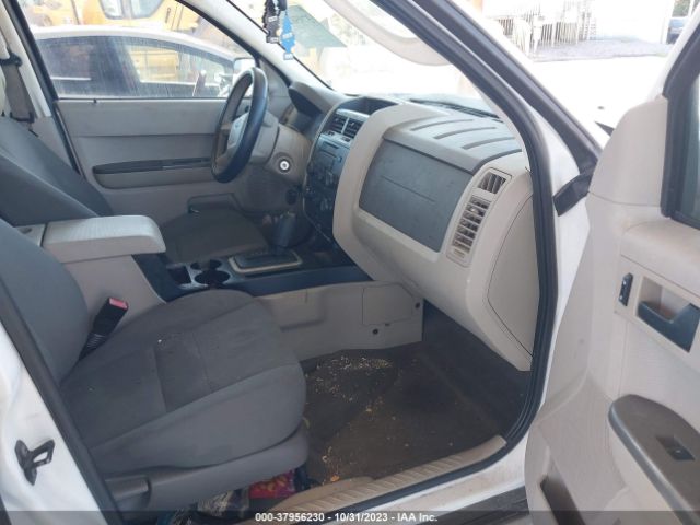 Photo 4 VIN: 1FMCU0C79BKA09339 - FORD ESCAPE 