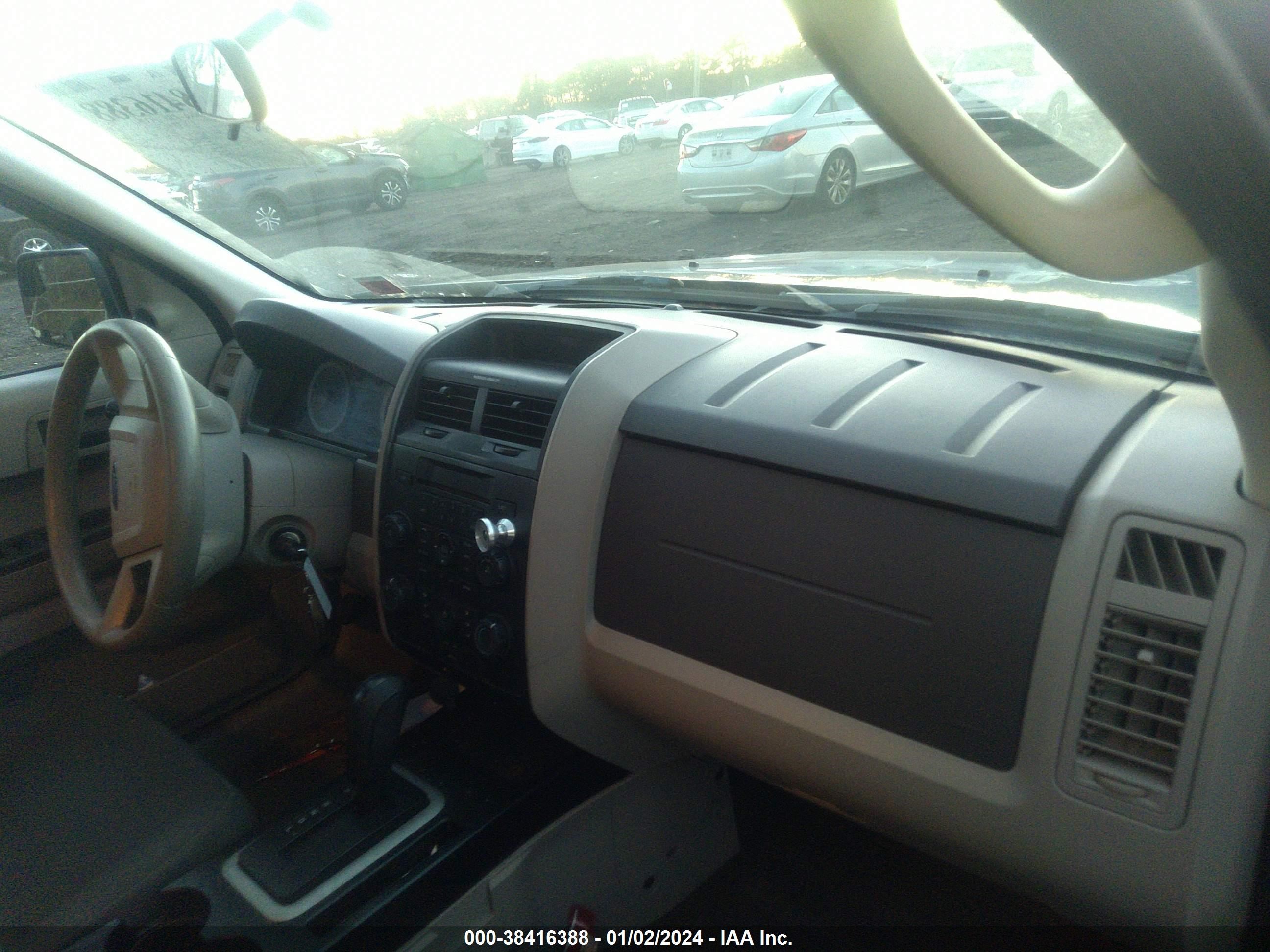 Photo 4 VIN: 1FMCU0C7XBKB58827 - FORD ESCAPE 