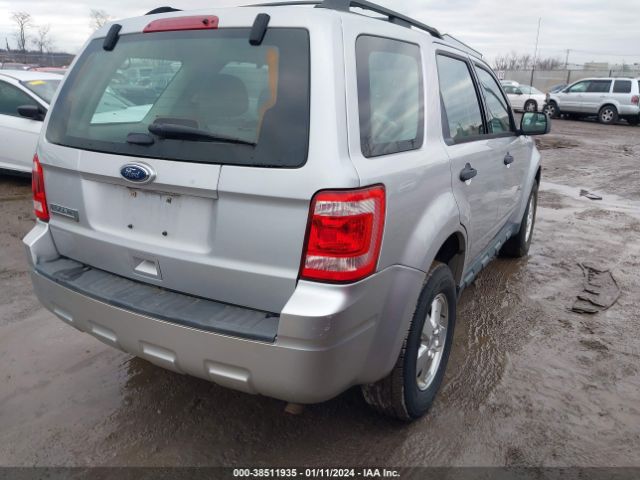 Photo 3 VIN: 1FMCU0C7XCKA38351 - FORD ESCAPE 