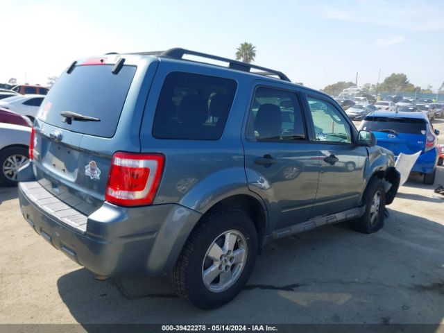 Photo 3 VIN: 1FMCU0D70AKC30664 - FORD ESCAPE 