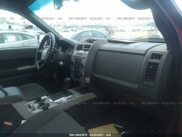 Photo 4 VIN: 1FMCU0D71AKB27950 - FORD ESCAPE 