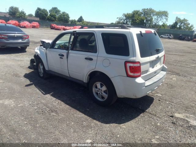 Photo 2 VIN: 1FMCU0D71AKC45884 - FORD ESCAPE 