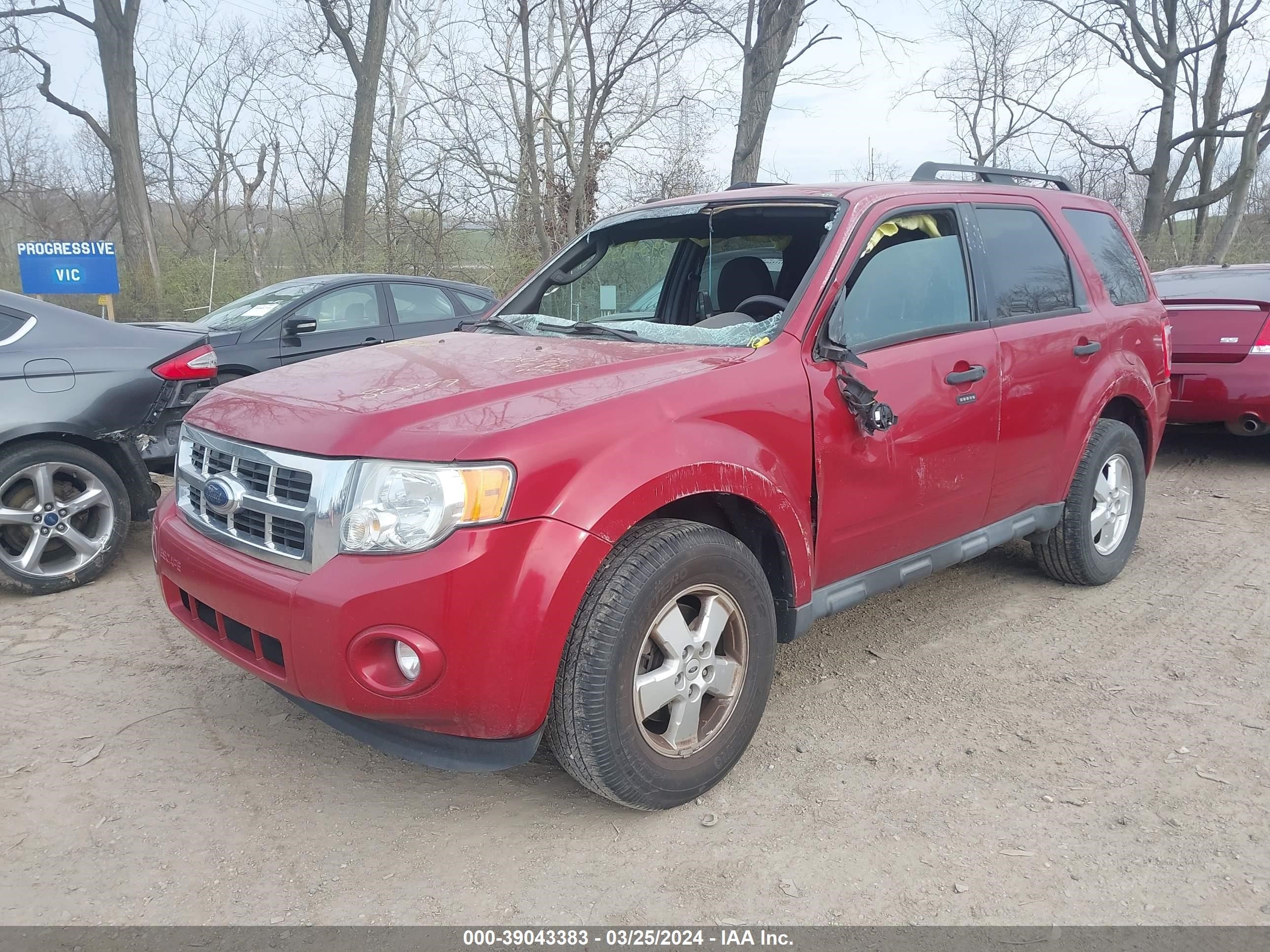 Photo 1 VIN: 1FMCU0D72AKA43667 - FORD ESCAPE 