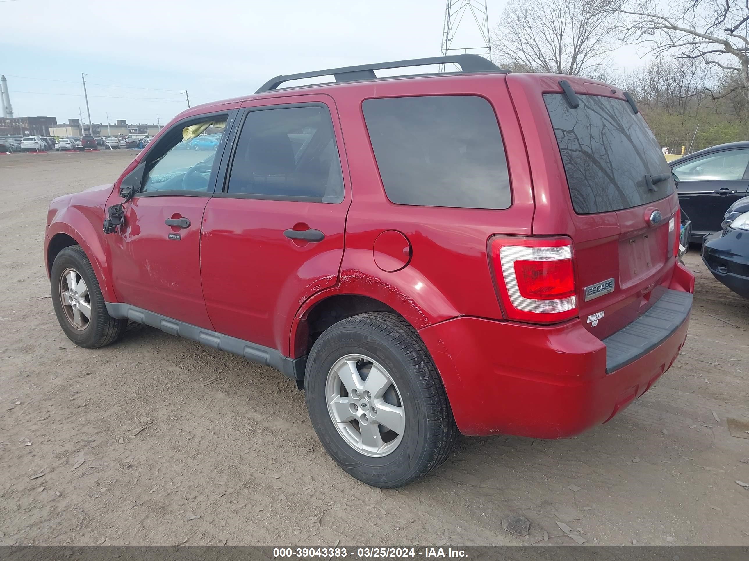 Photo 2 VIN: 1FMCU0D72AKA43667 - FORD ESCAPE 