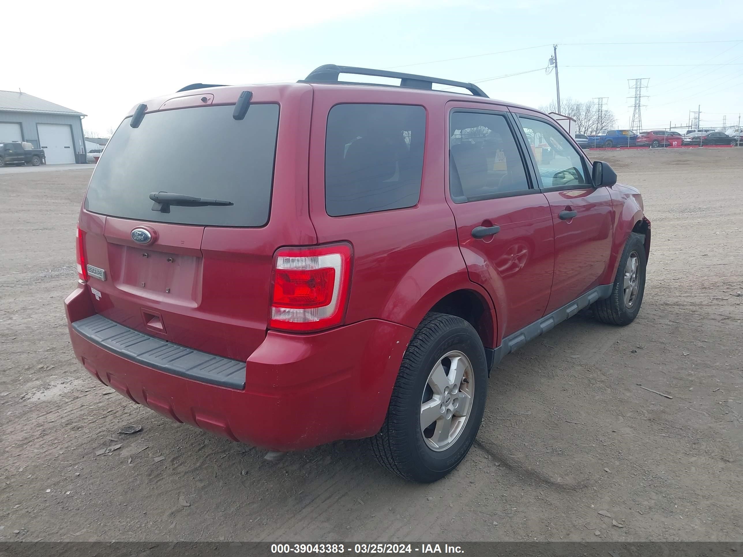 Photo 3 VIN: 1FMCU0D72AKA43667 - FORD ESCAPE 